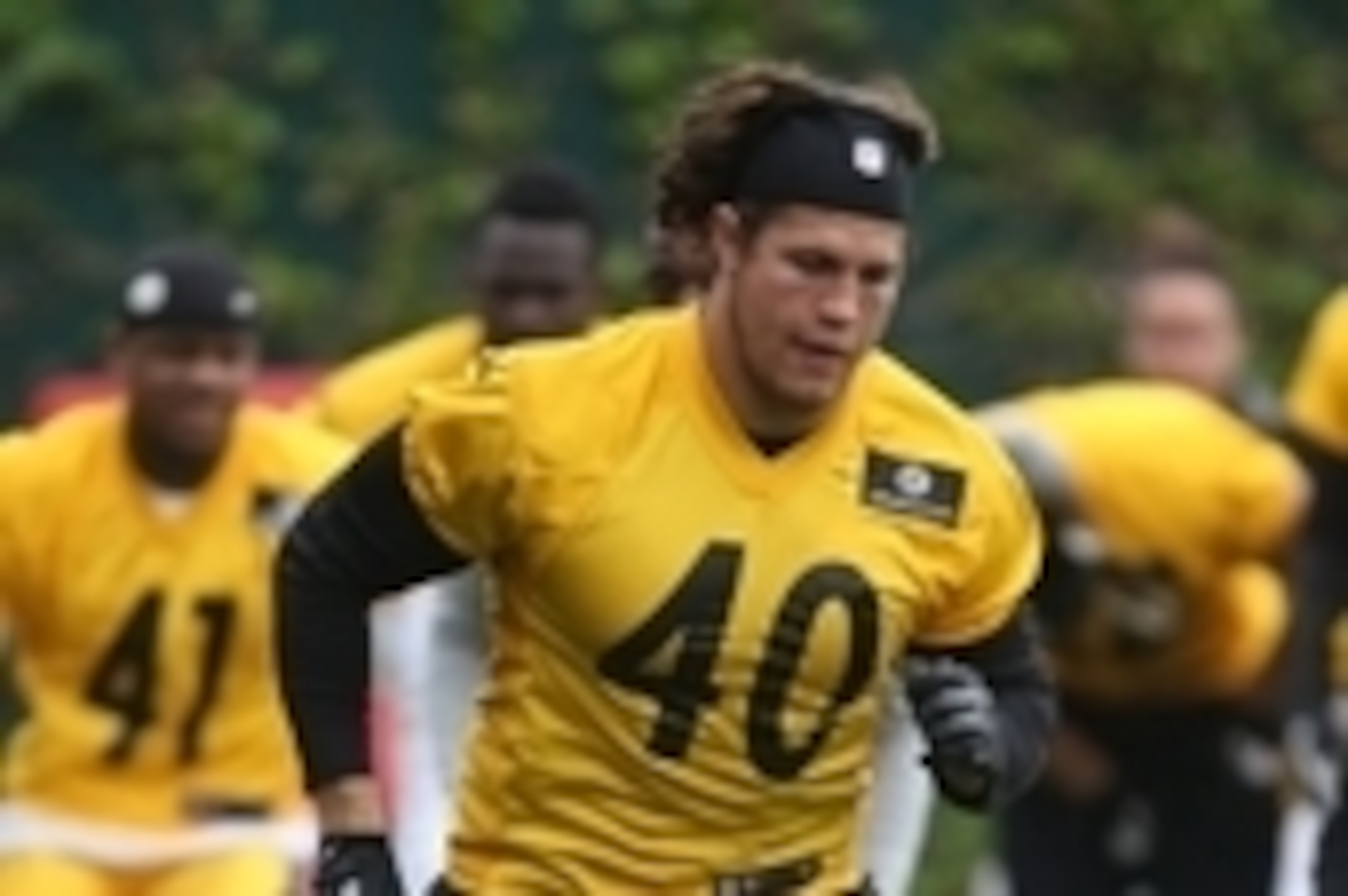 May 26, 2015; Pittsburgh, PA, USA; Pittsburgh Steelers linebacker Anthony Chickillo (40) participates in OTA drills at the UPMC Sports Performance Complex. Mandatory Credit: Charles LeClaire-USA TODAY Sports