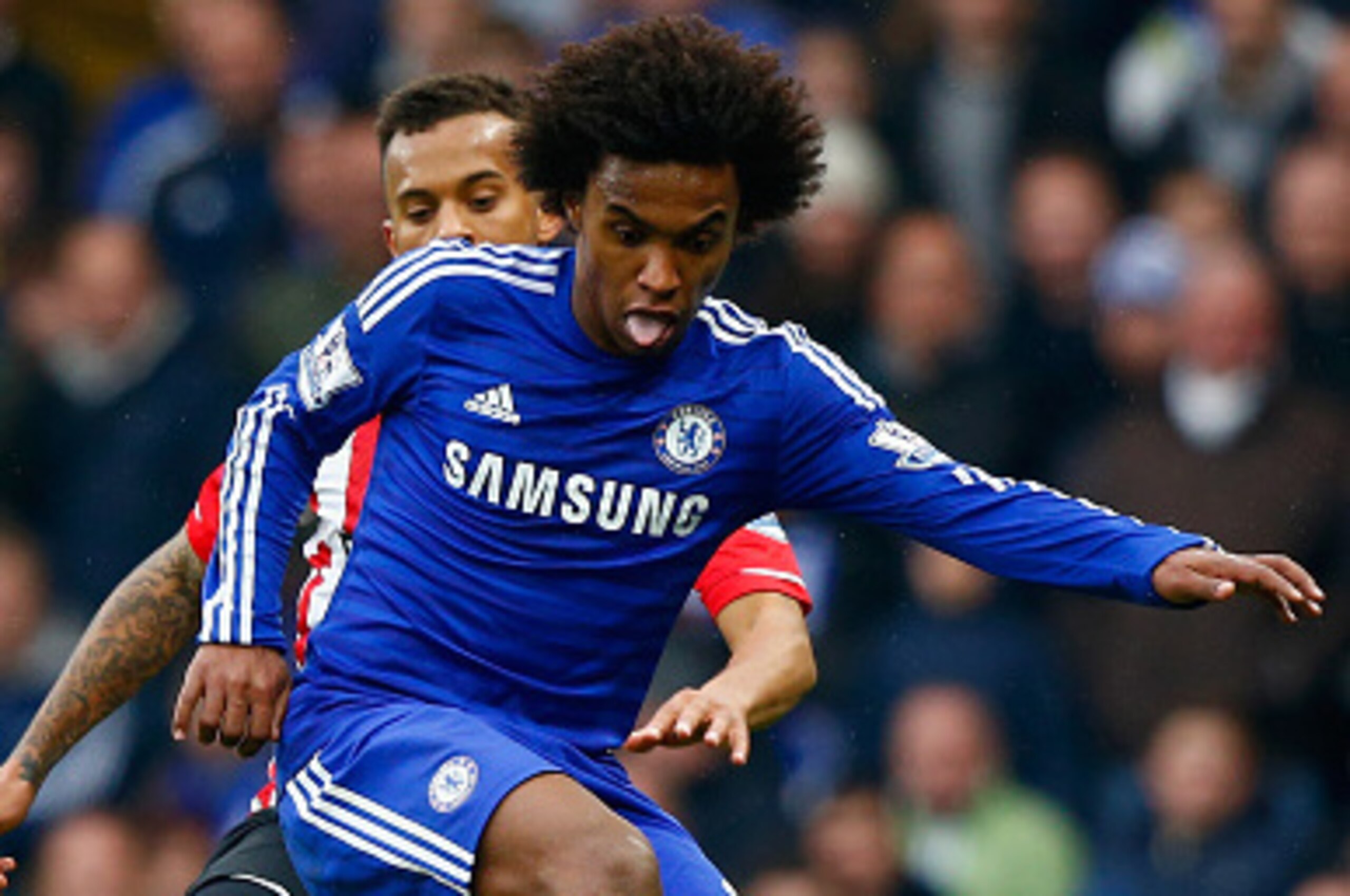 LONDON, ENGLAND - MARCH 15: Willian of Chelsea holds off a challenge from Ryan Bertrand of Southampton during the Barclays Premier League match between Chelsea and Southampton at Stamford Bridge on March 15, 2015 in London, England. (Photo by Clive Rose/ LONDON, ENGLAND - MARCH 15: Willian of Chelsea holds off a challenge from Ryan Bertrand of Southampton during the Barclays Premier League match between Chelsea and Southampton at Stamford Bridge on March 15, 2015 in London, England. (Photo by Clive Rose/