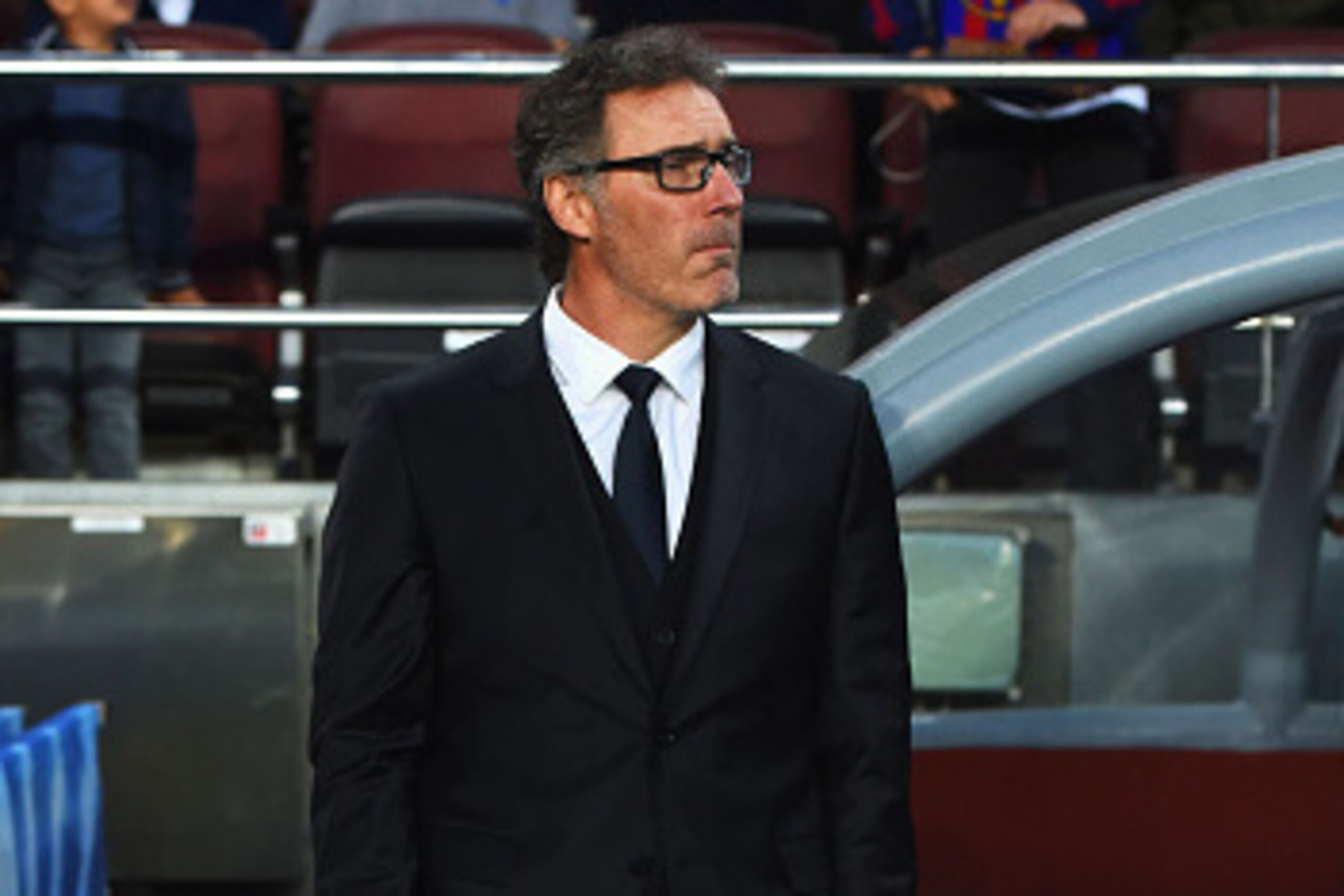 BARCELONA, SPAIN - APRIL 21:   Laurent Blanc head coach of PSG looks on prior to the UEFA Champions League Quarter Final second leg match between FC Barcelona and Paris Saint-Germain at Camp Nou on April 21, 2015 in Barcelona, Spain.  (Photo by David Ramo