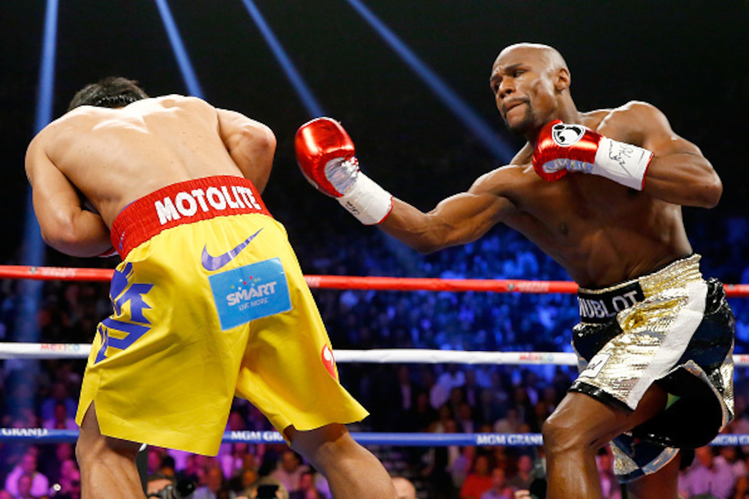 LAS VEGAS, NV - MAY 02:  Floyd Mayweather Jr. throws a right at Manny Pacquiao during their welterweight unification championship bout on May 2, 2015 at MGM Grand Garden Arena in Las Vegas, Nevada.  (Photo by Al Bello/Getty Images)