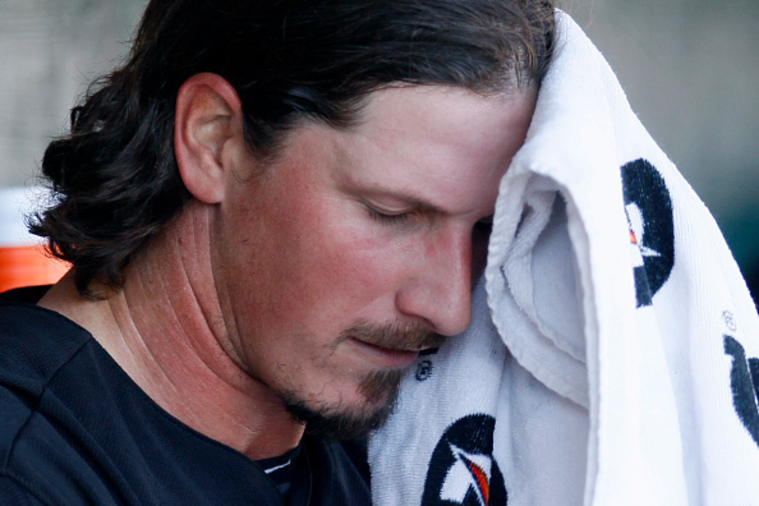 DETROIT, MI - APRIL 17:  Jeff Samardzija #29 of the Chicago White Sox wipes his face after pitching against the Detroit Tigers in the seventh inning at Comerica Park on April 17, 2015 in Detroit, Michigan. The Tigers defeated the White Sox 2-1. (Photo by 