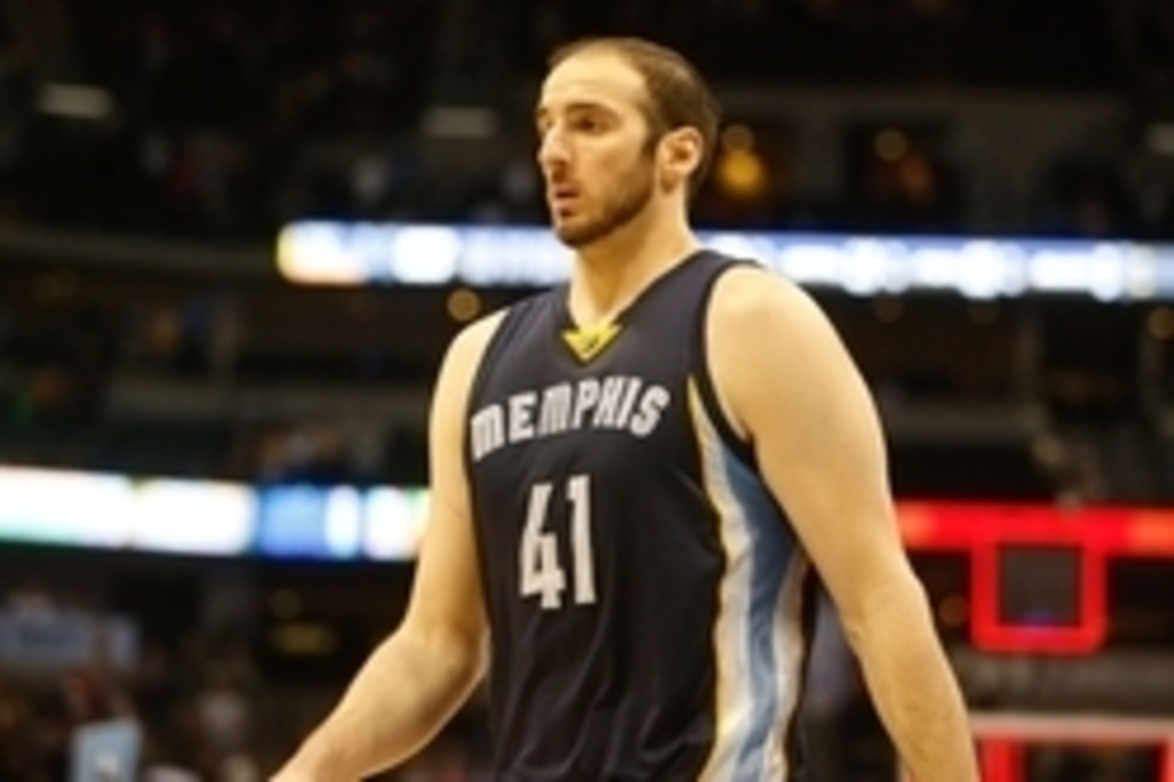 Jan 3, 2015; Denver, CO, USA; Memphis Grizzlies center Kosta Koufos (41) during the game against the Denver Nuggets at Pepsi Center. Mandatory Credit: Chris Humphreys-USA TODAY Sports Jan 3, 2015; Denver, CO, USA; Memphis Grizzlies center Kosta Koufos (41) during the game against the Denver Nuggets at Pepsi Center. Mandatory Credit: Chris Humphreys-USA TODAY Sports