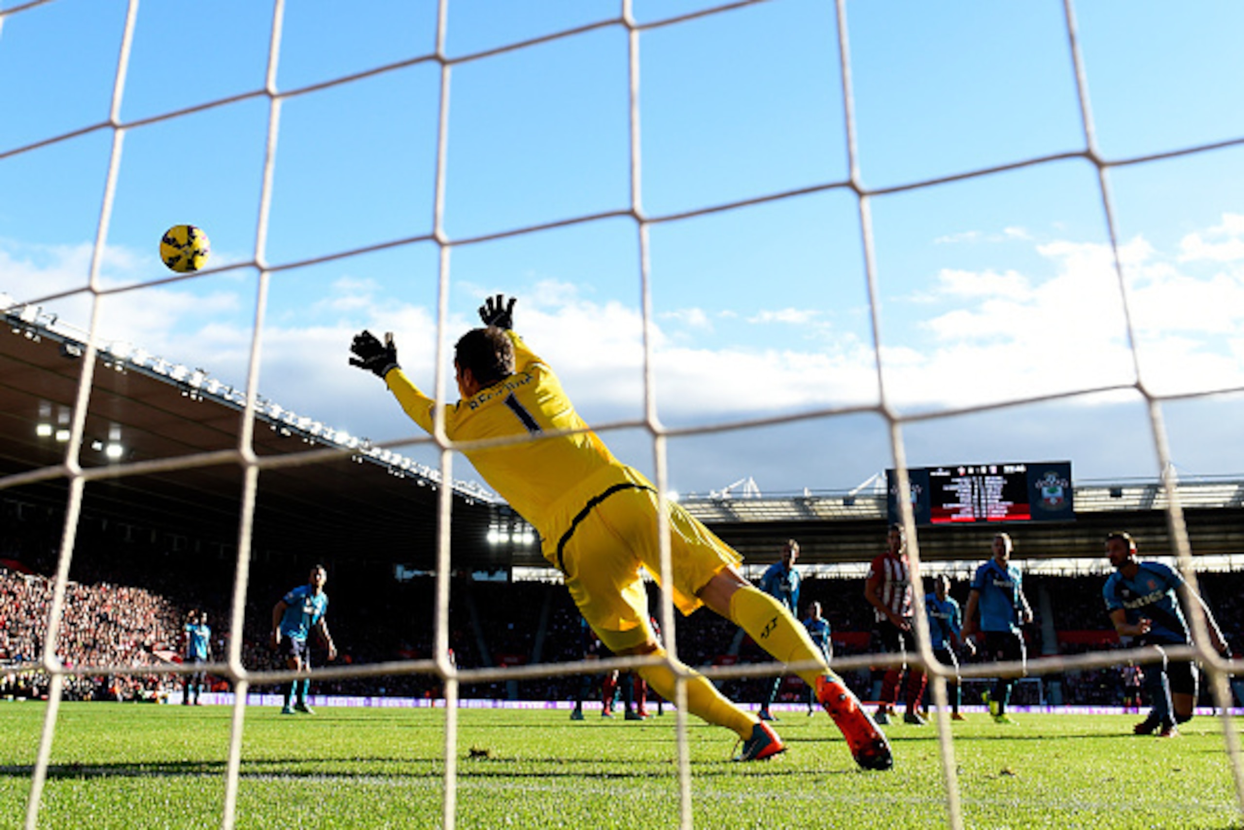 SOUTHAMPTON, ENGLAND - OCTOBER 25: Asmir Begovic of Stoke City dives in vain as Sadio Mane (not pictured) of Southampton scores the opening goal during the Barclays Premier League match between Southampton and Stoke City at St Mary's Stadium on October 2 SOUTHAMPTON, ENGLAND - OCTOBER 25: Asmir Begovic of Stoke City dives in vain as Sadio Mane (not pictured) of Southampton scores the opening goal during the Barclays Premier League match between Southampton and Stoke City at St Mary's Stadium on October 2