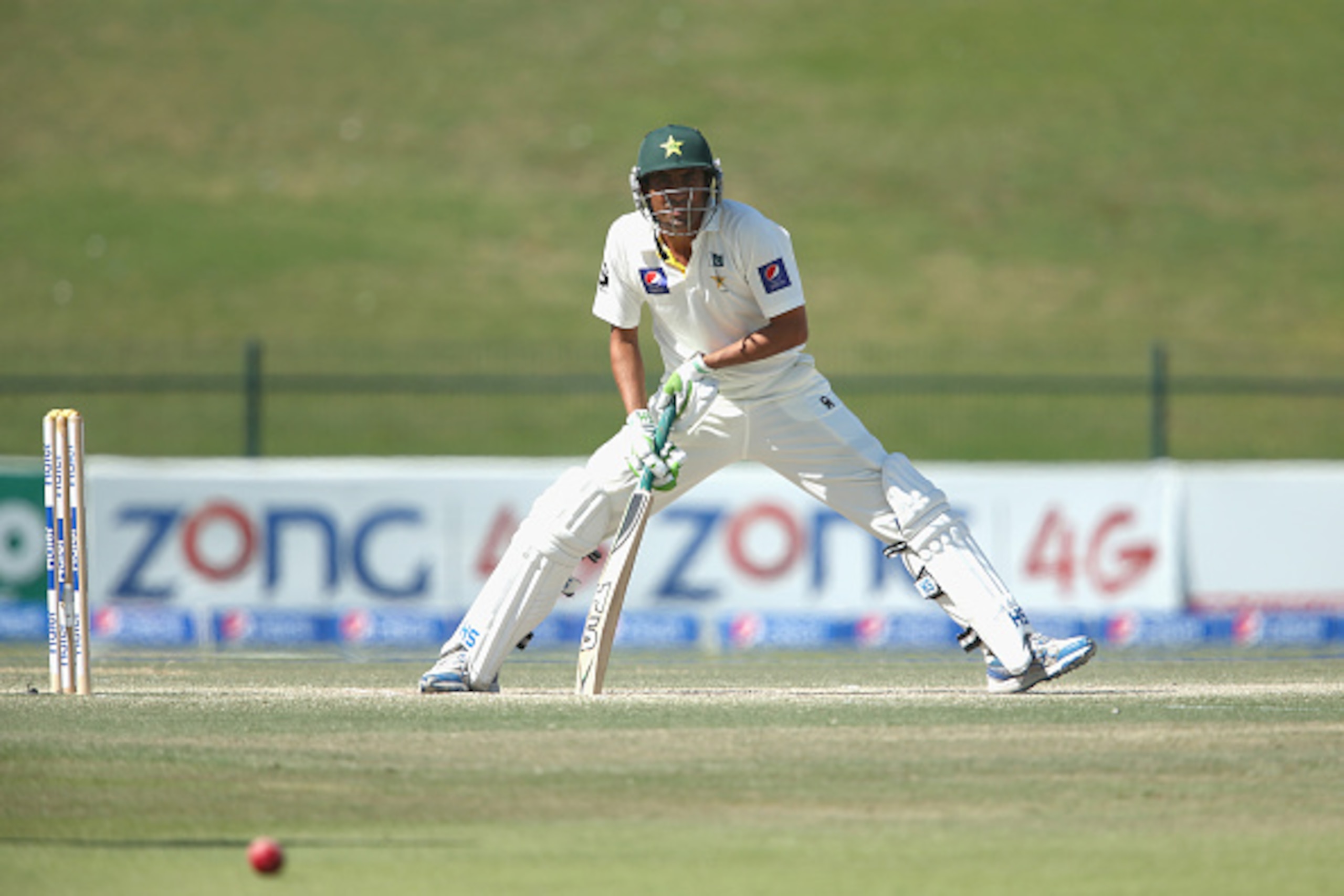 ABU DHABI, UNITED ARAB EMIRATES - NOVEMBER 12:  Younis Khan of Pakistan bats during day four of the first test between Pakistan and New Zealand at Sheikh Zayed Stadium on November 12, 2014 in Abu Dhabi, United Arab Emirates.  (Photo by Warren Little/Getty