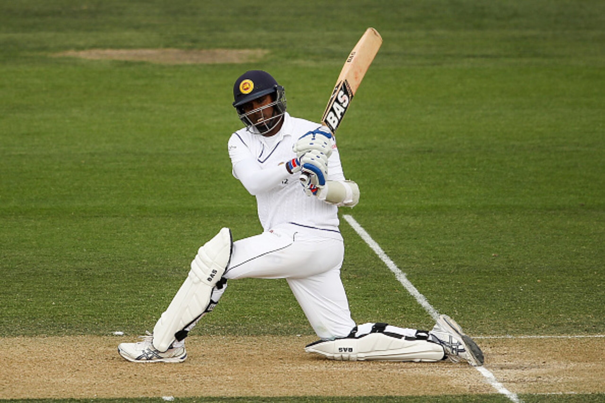 CHRISTCHURCH, NEW ZEALAND - DECEMBER 28:  Angelo Mathews of Sri Lanka bats during day three of the First Test match between New Zealand and Sri Lanka at Hagley Oval on December 28, 2014 in Christchurch, New Zealand.  (Photo by Martin Hunter/Getty Images)