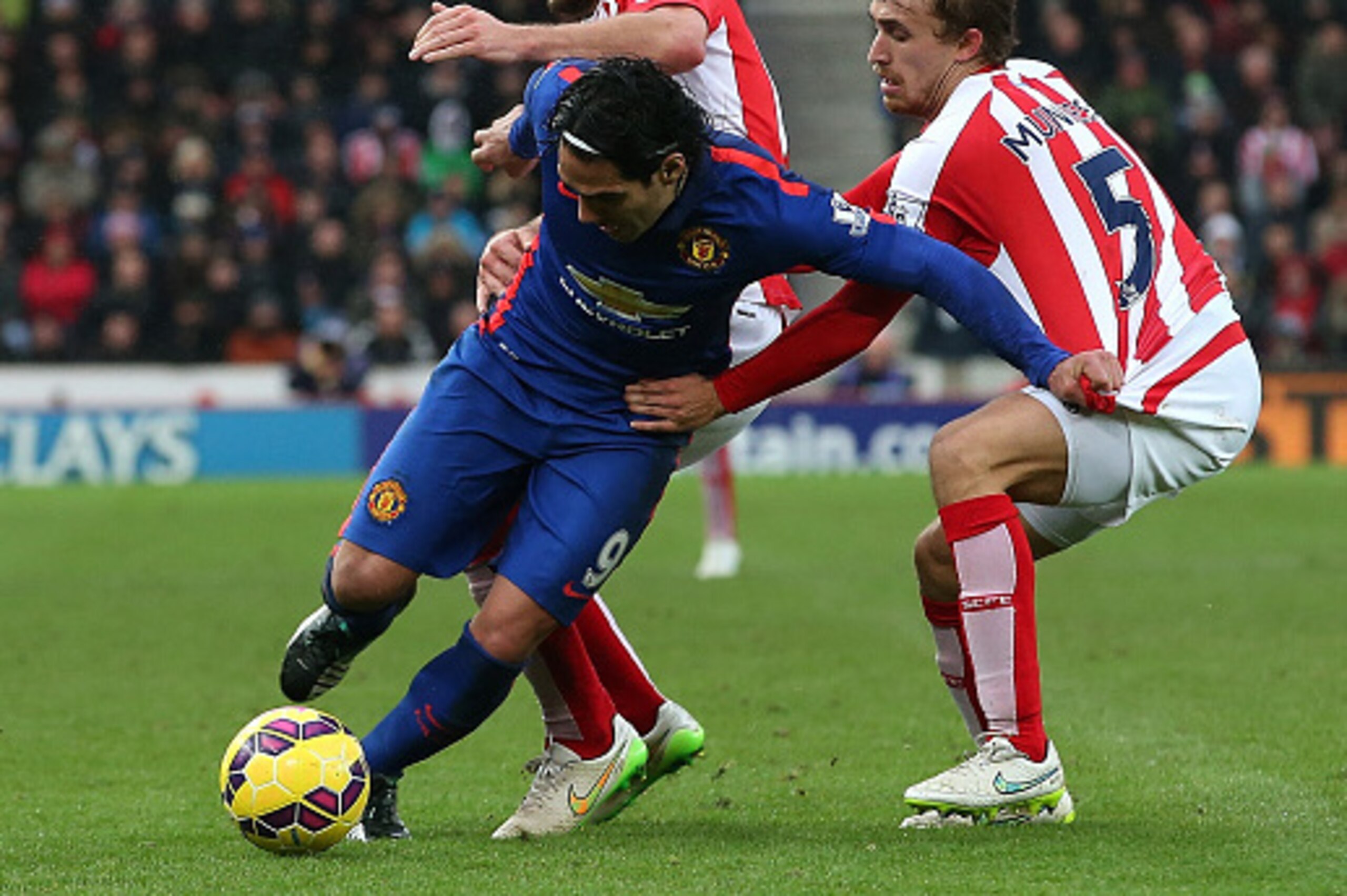 STOKE ON TRENT, ENGLAND - JANUARY 01:  Radamel Falcao of Manchester United competes with Marc Muniesa (R) and Erik Pieters of Stoke City during the Barclays Premier League match between Stoke City and Manchester United at Britannia Stadium on January 1, 2