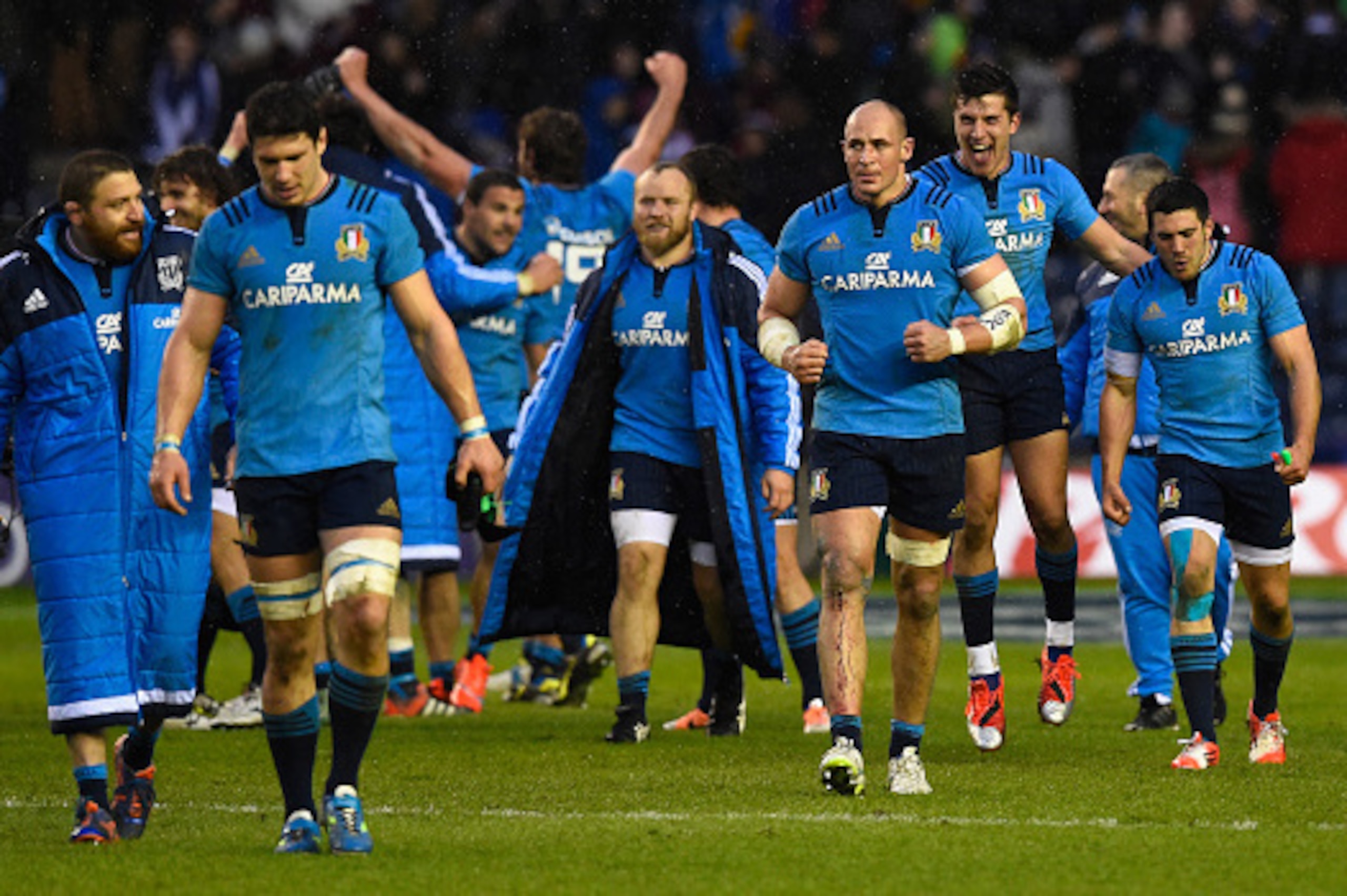 EDINBURGH, SCOTLAND - FEBRUARY 28: Italy captain Sergio Parisse (C) and team mates celebrate after the RBS Six Nations match between Scotland and Italy at Murrayfield Stadium on February 28, 2015 in Edinburgh, Scotland. (Photo by Stu Forster/Getty Image EDINBURGH, SCOTLAND - FEBRUARY 28: Italy captain Sergio Parisse (C) and team mates celebrate after the RBS Six Nations match between Scotland and Italy at Murrayfield Stadium on February 28, 2015 in Edinburgh, Scotland. (Photo by Stu Forster/Getty Image