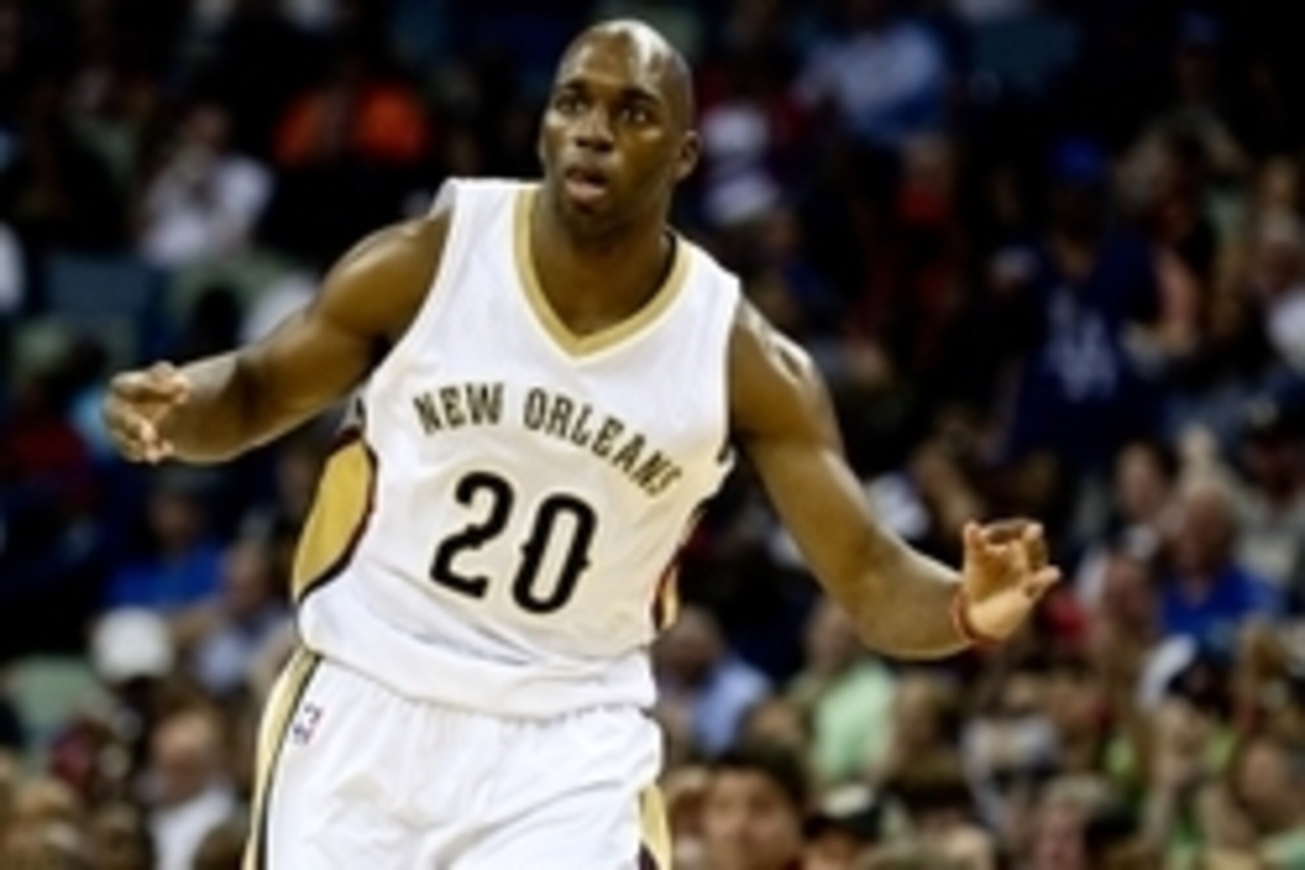 Apr 7, 2015; New Orleans, LA, USA; New Orleans Pelicans guard Quincy Pondexter (20) against the Golden State Warriors during a game at the Smoothie King Center. The Pelicans defeated the Warriors 103-100. Mandatory Credit: Derick E. Hingle-USA TODAY Sport