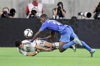 Mexico forward Javier Hernandez (14) suffered a fractured collarbone during El Tri's recent draw with Honduras