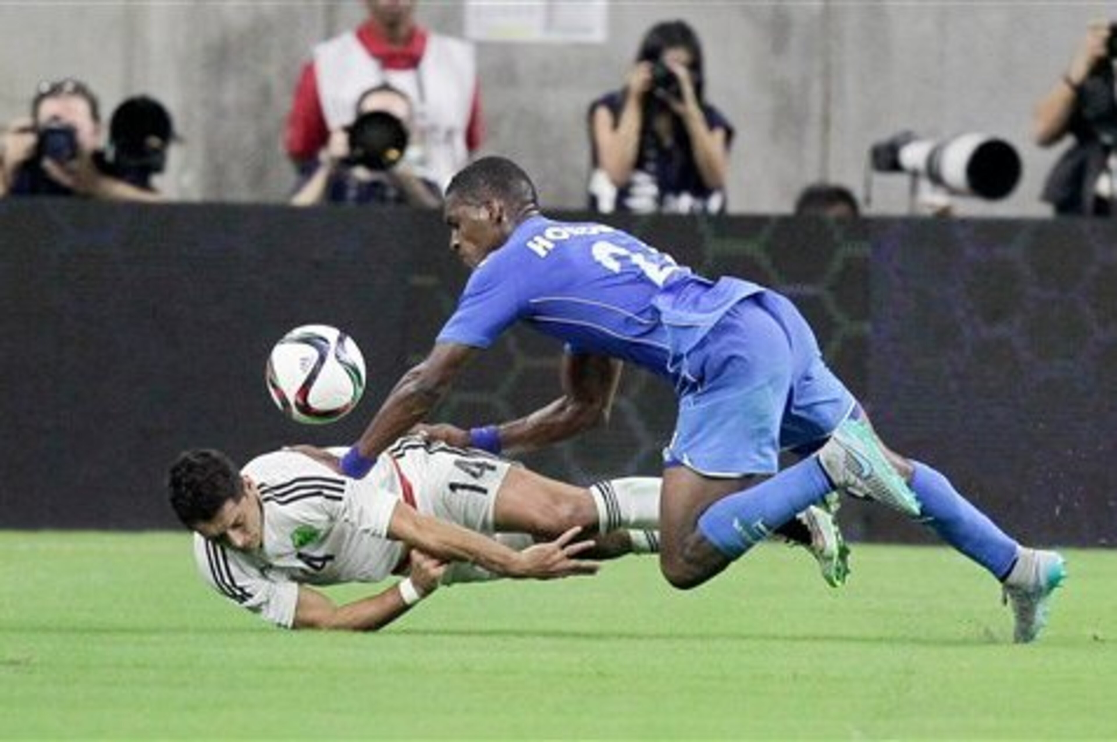 Mexico forward Javier Hernandez (14) suffered a fractured collarbone during El Tri's recent draw with Honduras Mexico forward Javier Hernandez (14) suffered a fractured collarbone during El Tri's recent draw with Honduras