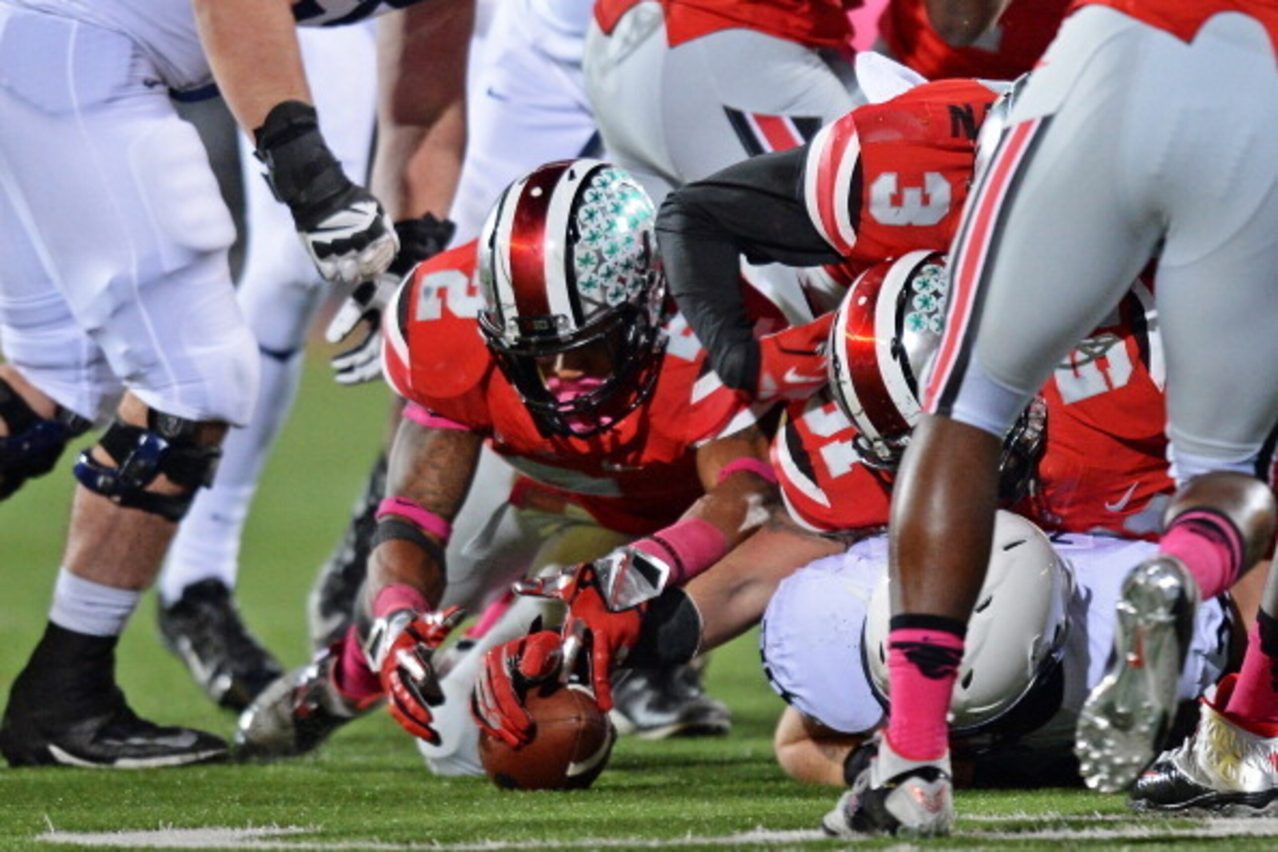 COLUMBUS, OH - OCTOBER 26:  Ryan Shazier #2 of the Ohio State Buckeyes and Joel Hale #51 of the Ohio State Buckeyes dive on a loose ball to make a fumble recovery in the third quarter against the Penn State Nittany Lions at Ohio Stadium on October 26, 201
