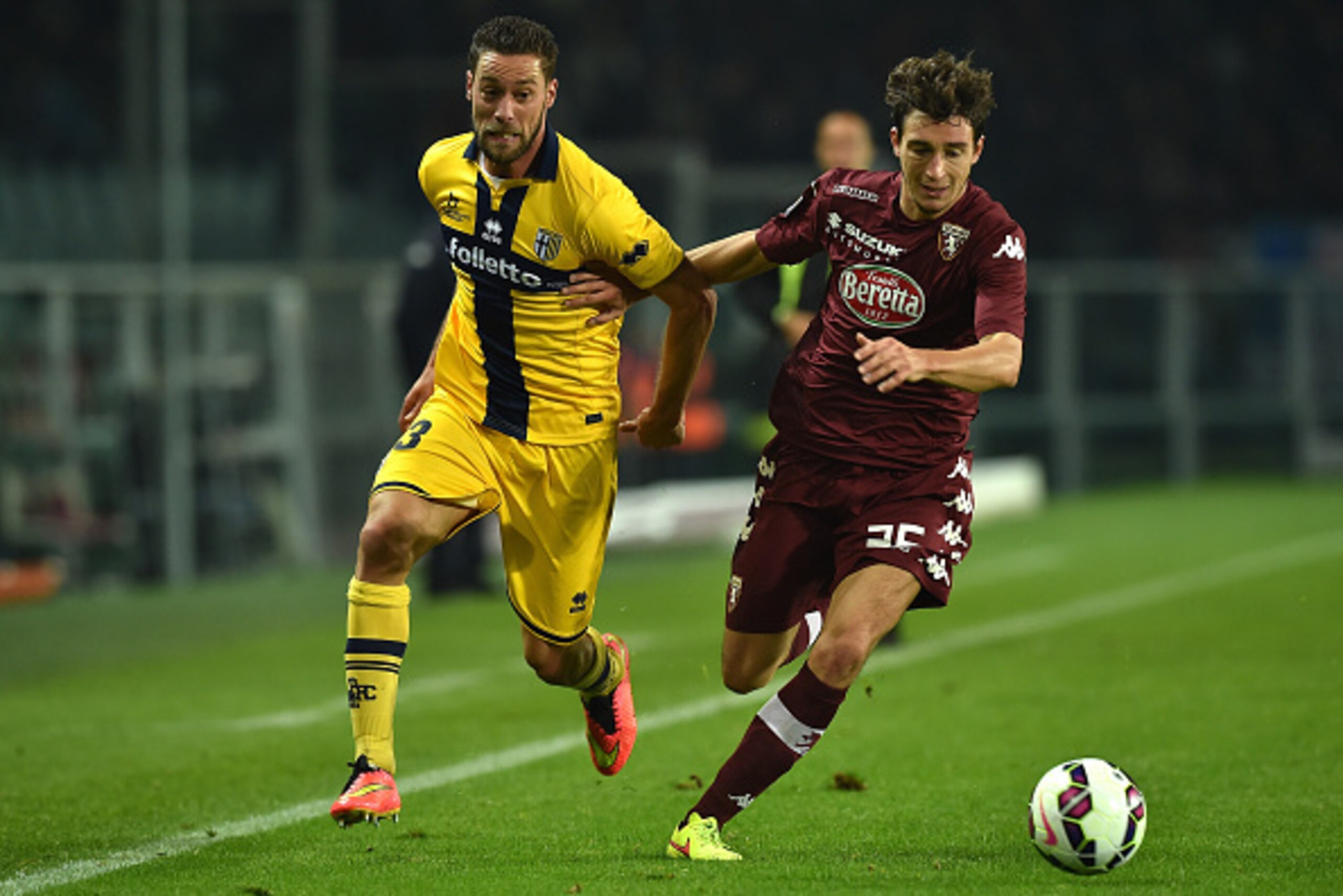 TURIN, ITALY - OCTOBER 29:  Matteo Darmian (R) of Torino FC competes with  Andrea Rispoli of Parma FC during the Serie A match between Torino FC and Parma FC at Stadio Olimpico di Torino on October 29, 2014 in Turin, Italy.  (Photo by Valerio Pennicino/Ge