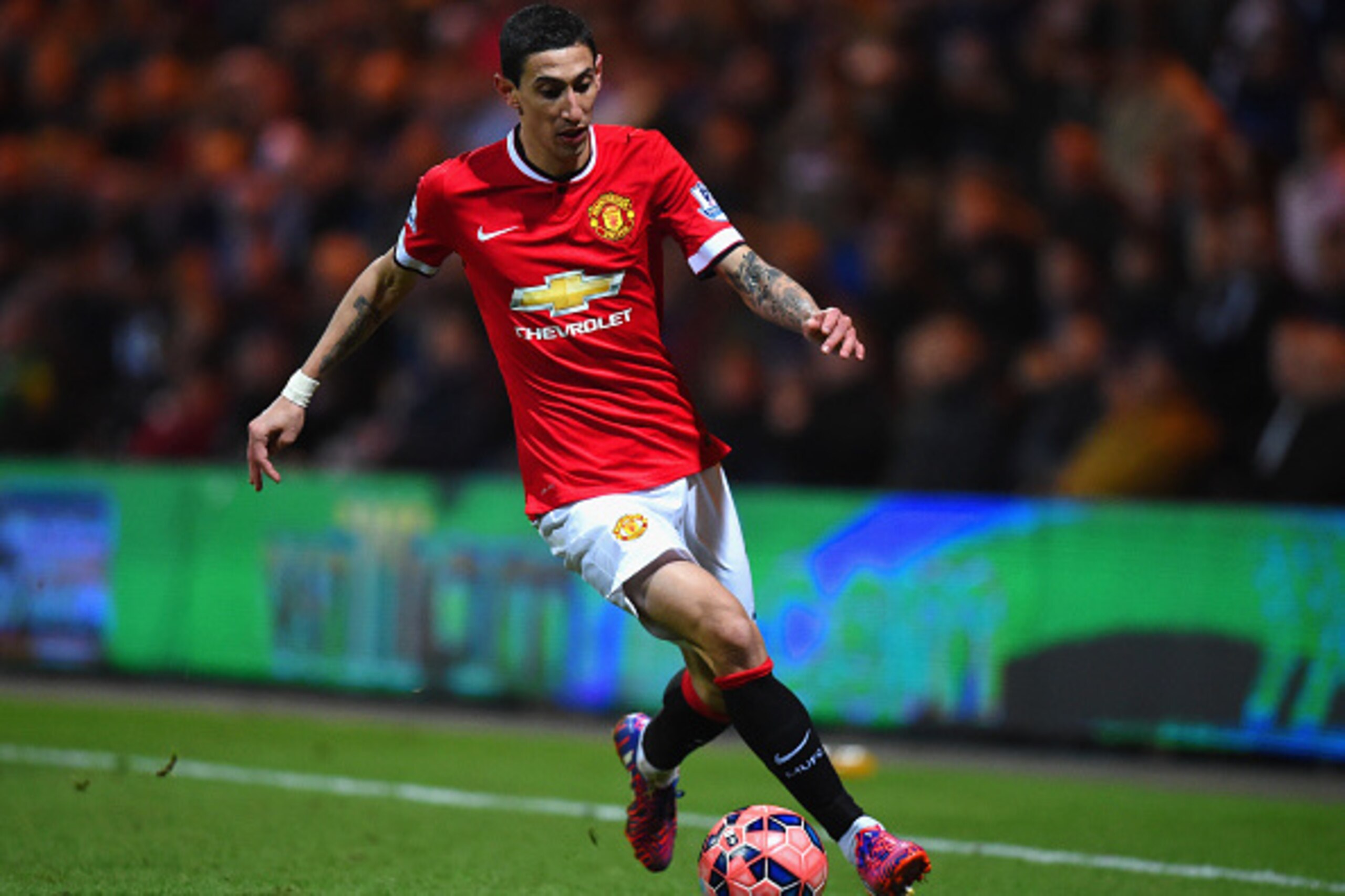 PRESTON, ENGLAND - FEBRUARY 16: Angel di Maria of Manchester United on the ball during the FA Cup Fifth round match between Preston North End and Manchester United at Deepdale on February 16, 2015 in Preston, England (Photo by Michael Regan/Getty Images) PRESTON, ENGLAND - FEBRUARY 16: Angel di Maria of Manchester United on the ball during the FA Cup Fifth round match between Preston North End and Manchester United at Deepdale on February 16, 2015 in Preston, England (Photo by Michael Regan/Getty Images)