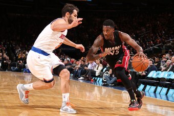 NEW YORK, NY - FEBRUARY 20:  Mario Chalmers #15 of the Miami Heat drives to the basket against Jose Calderon #3 of the New York Knicks on February 20, 2015 at Madison Square Garden in New York City.  NOTE TO USER: User expressly acknowledges and agrees th