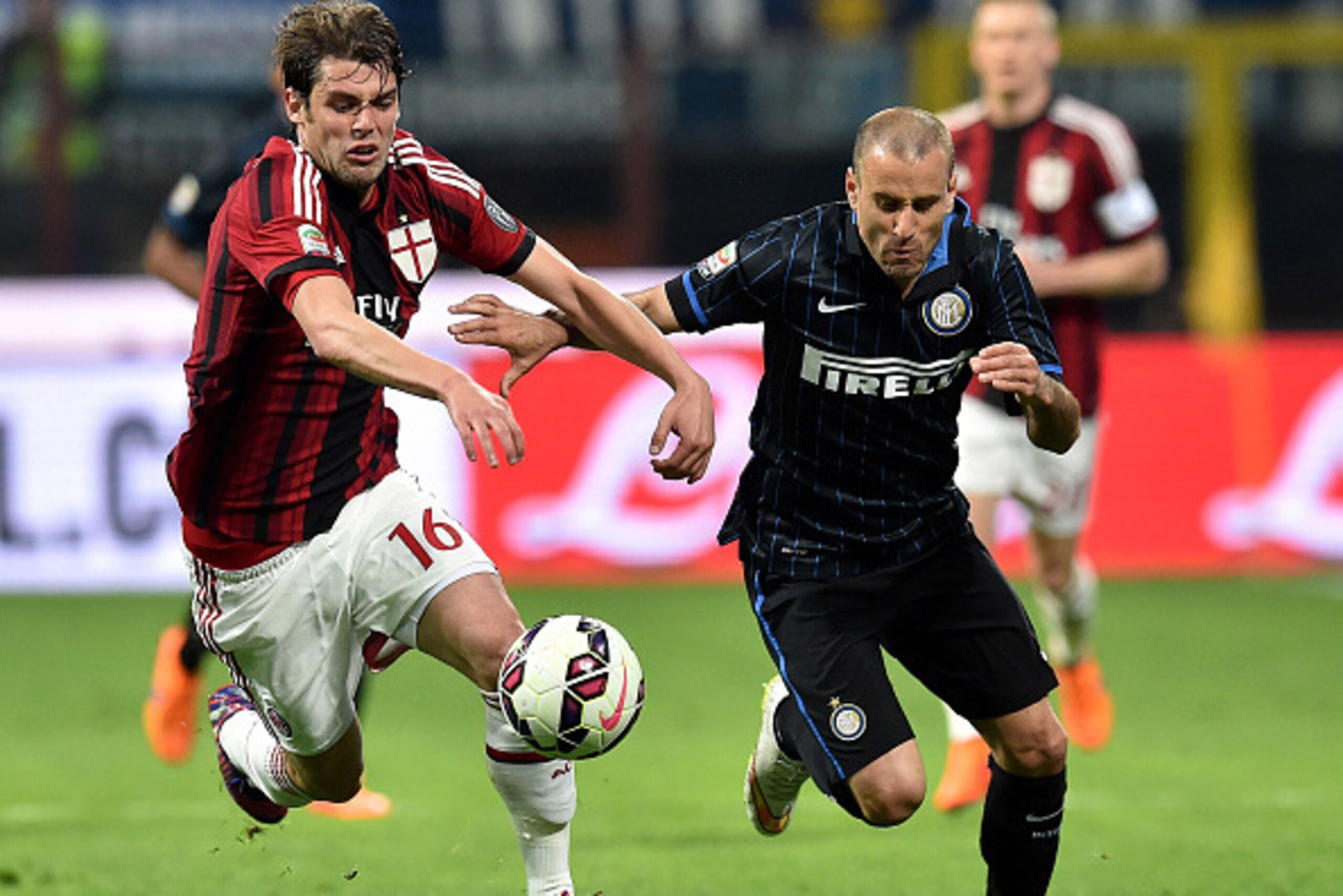 MILAN, ITALY - APRIL 19: Andrea Poli of Milan and Rodrigo Palacio of Internazionale Milano in action during the Serie A match between FC Internazionale Milano and AC Milan at Stadio Giuseppe Meazza on April 19, 2015 in Milan, Italy. (Photo by Giuseppe B MILAN, ITALY - APRIL 19: Andrea Poli of Milan and Rodrigo Palacio of Internazionale Milano in action during the Serie A match between FC Internazionale Milano and AC Milan at Stadio Giuseppe Meazza on April 19, 2015 in Milan, Italy. (Photo by Giuseppe B