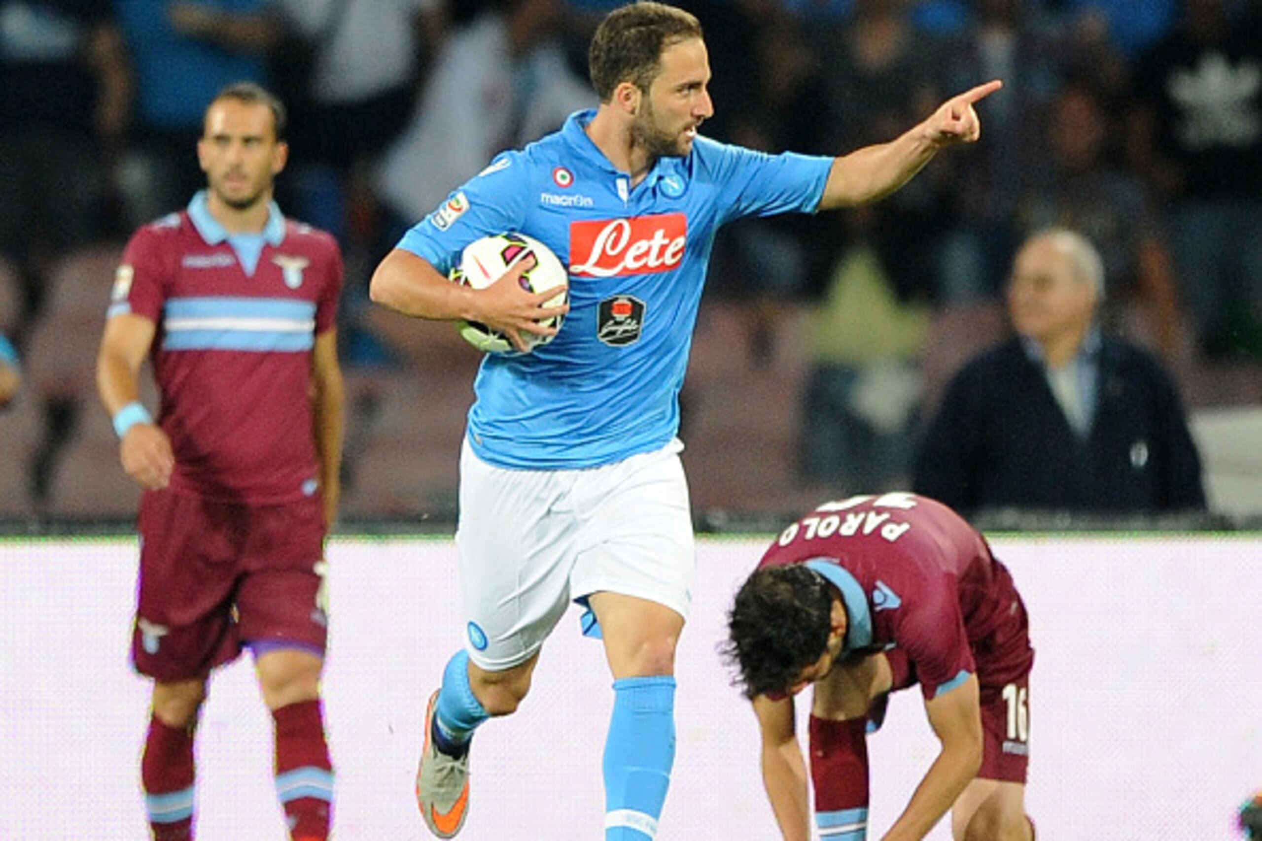 NAPLES, ITALY - MAY 31: Gonzalo Higuain of Napoli celebrates after scoring goal 2-1 during the Serie A match between SSC Napoli and SS Lazio at Stadio San Paolo on May 31, 2015 in Naples, Italy. (Photo by Getty Images/Getty Images) NAPLES, ITALY - MAY 31: Gonzalo Higuain of Napoli celebrates after scoring goal 2-1 during the Serie A match between SSC Napoli and SS Lazio at Stadio San Paolo on May 31, 2015 in Naples, Italy. (Photo by Getty Images/Getty Images)