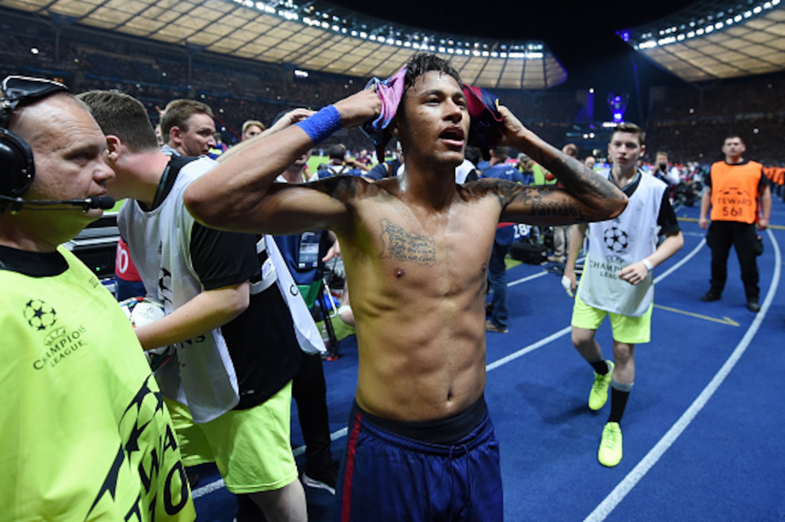 BERLIN, GERMANY - JUNE 06: Neymar of Barcelona celebrates scoring his team's third goal during the UEFA Champions League Final between Juventus and FC Barcelona at Olympiastadion on June 6, 2015 in Berlin, Germany. (Photo by Matthias Hangst/Getty Images BERLIN, GERMANY - JUNE 06: Neymar of Barcelona celebrates scoring his team's third goal during the UEFA Champions League Final between Juventus and FC Barcelona at Olympiastadion on June 6, 2015 in Berlin, Germany. (Photo by Matthias Hangst/Getty Images