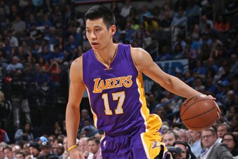 OKLAHOMA CITY, OK - MARCH 24:  Jeremy Lin #17 of the Los Angeles Lakers handles the ball against the Oklahoma City Thunder on March 24, 2015 at the Chesapeake Energy Arena in Oklahoma City, Oklahoma. NOTE TO USER: User expressly acknowledges and agrees th