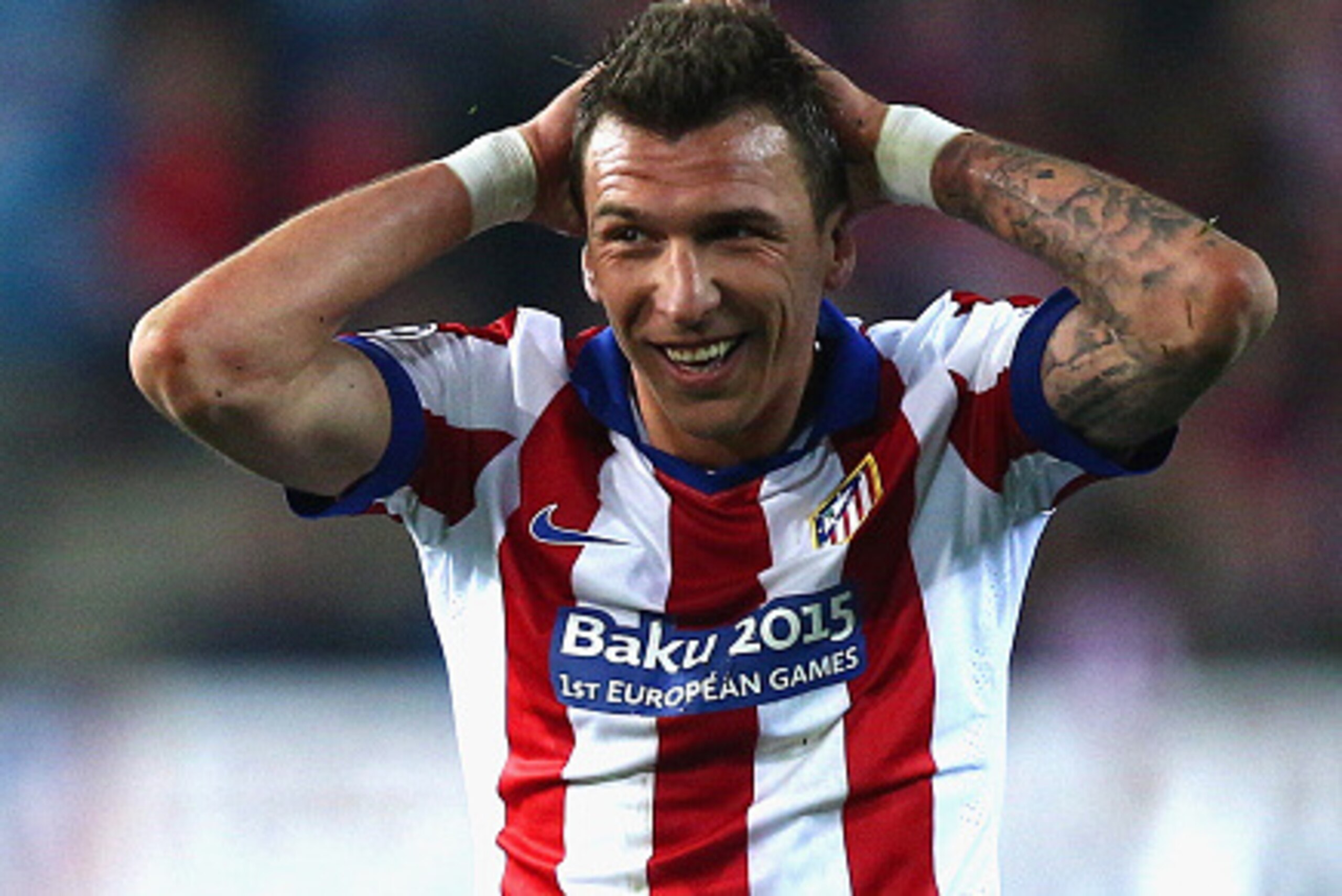 MADRID, SPAIN - MARCH 17: Mario Mandzukic of Atletico Madrid reacts during the UEFA Champions League round of 16 match between Club Atletico de Madrid and Bayer 04 Leverkusen at Vicente Calderon Stadium on March 17, 2015 in Madrid, Spain. (Photo by Gonz MADRID, SPAIN - MARCH 17: Mario Mandzukic of Atletico Madrid reacts during the UEFA Champions League round of 16 match between Club Atletico de Madrid and Bayer 04 Leverkusen at Vicente Calderon Stadium on March 17, 2015 in Madrid, Spain. (Photo by Gonz