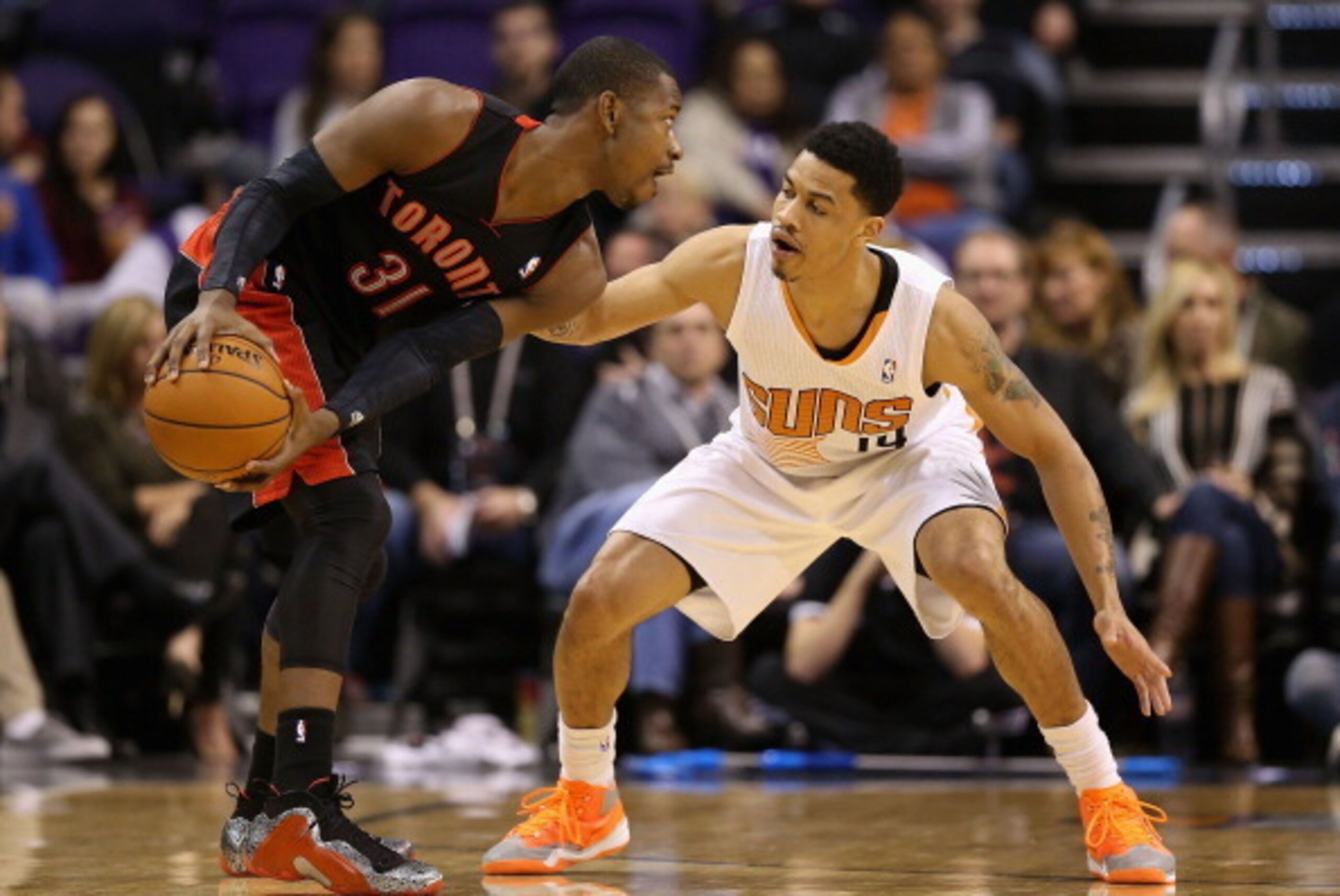 PHOENIX, AZ - DECEMBER 06: Gerald Green #14 of the Phoenix Suns defends against Terrence Ross #31 of the Toronto Raptors during the NBA game at US Airways Center on December 6, 2013 in Phoenix, Arizona. The Suns defeated the Raptors 106-97. NOTE TO USER PHOENIX, AZ - DECEMBER 06: Gerald Green #14 of the Phoenix Suns defends against Terrence Ross #31 of the Toronto Raptors during the NBA game at US Airways Center on December 6, 2013 in Phoenix, Arizona. The Suns defeated the Raptors 106-97. NOTE TO USER