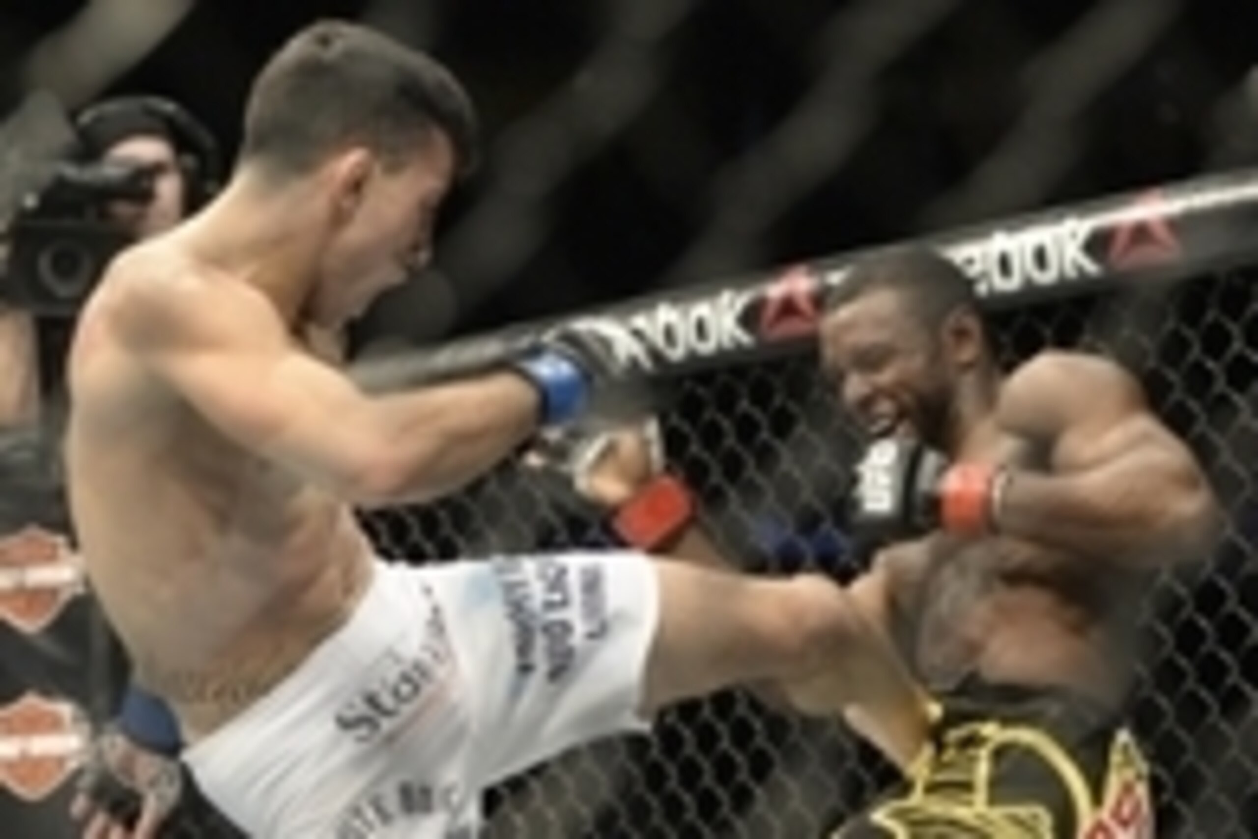 Apr 25, 2015; Montreal, Quebec, CAN; Yves Jabouin (red) and Thomas Almeida (blue) fight during their bantamweight bout during UFC 186 at Bell Centre. Mandatory Credit: Eric Bolte-USA TODAY Sports Apr 25, 2015; Montreal, Quebec, CAN; Yves Jabouin (red) and Thomas Almeida (blue) fight during their bantamweight bout during UFC 186 at Bell Centre. Mandatory Credit: Eric Bolte-USA TODAY Sports