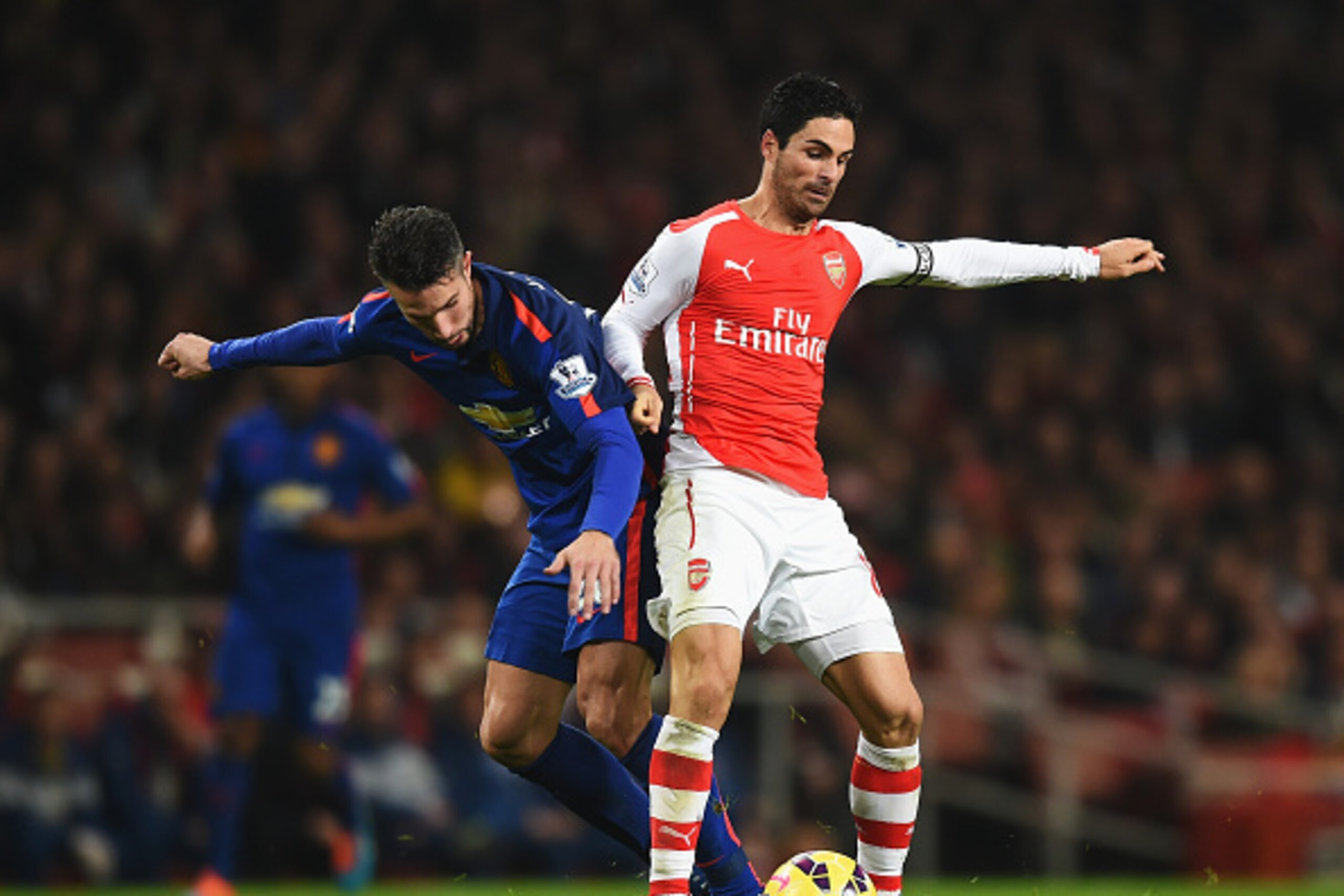LONDON, ENGLAND - NOVEMBER 22: Mikel Arteta of Arsenal is tackled by Robin van Persie of Manchester United during the Barclays Premier League match between Arsenal and Manchester United at Emirates Stadium on November 22, 2014 in London, England. (Photo LONDON, ENGLAND - NOVEMBER 22: Mikel Arteta of Arsenal is tackled by Robin van Persie of Manchester United during the Barclays Premier League match between Arsenal and Manchester United at Emirates Stadium on November 22, 2014 in London, England. (Photo