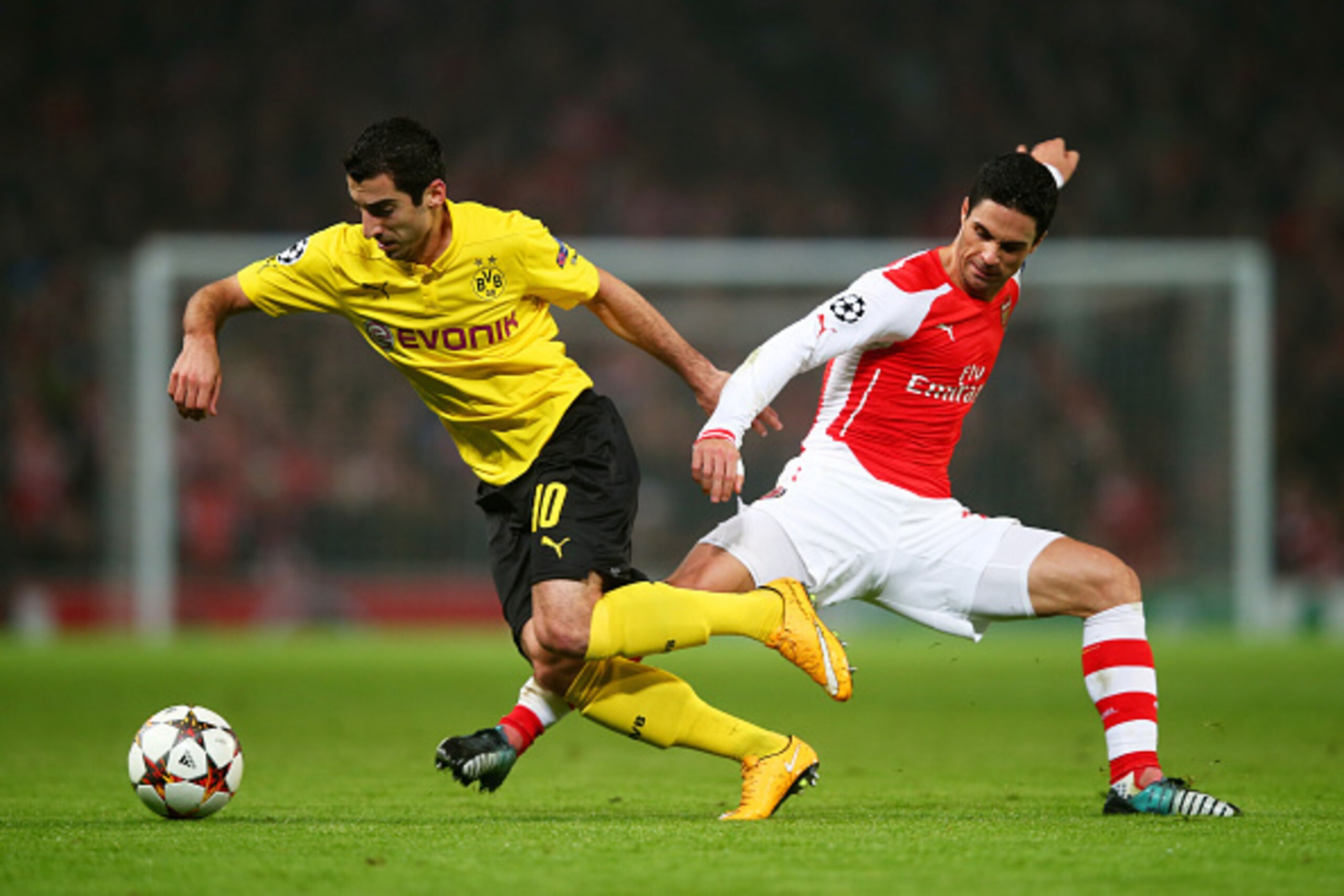 LONDON, ENGLAND - NOVEMBER 26: Henrikh Mkhitaryan of Borussia Dortmund is brought down by Mikel Arteta of Arsenal during the UEFA Champions League Group D match between Arsenal and Borussia Dortmund at the Emirates Stadium on November 26, 2014 in London, LONDON, ENGLAND - NOVEMBER 26: Henrikh Mkhitaryan of Borussia Dortmund is brought down by Mikel Arteta of Arsenal during the UEFA Champions League Group D match between Arsenal and Borussia Dortmund at the Emirates Stadium on November 26, 2014 in London,