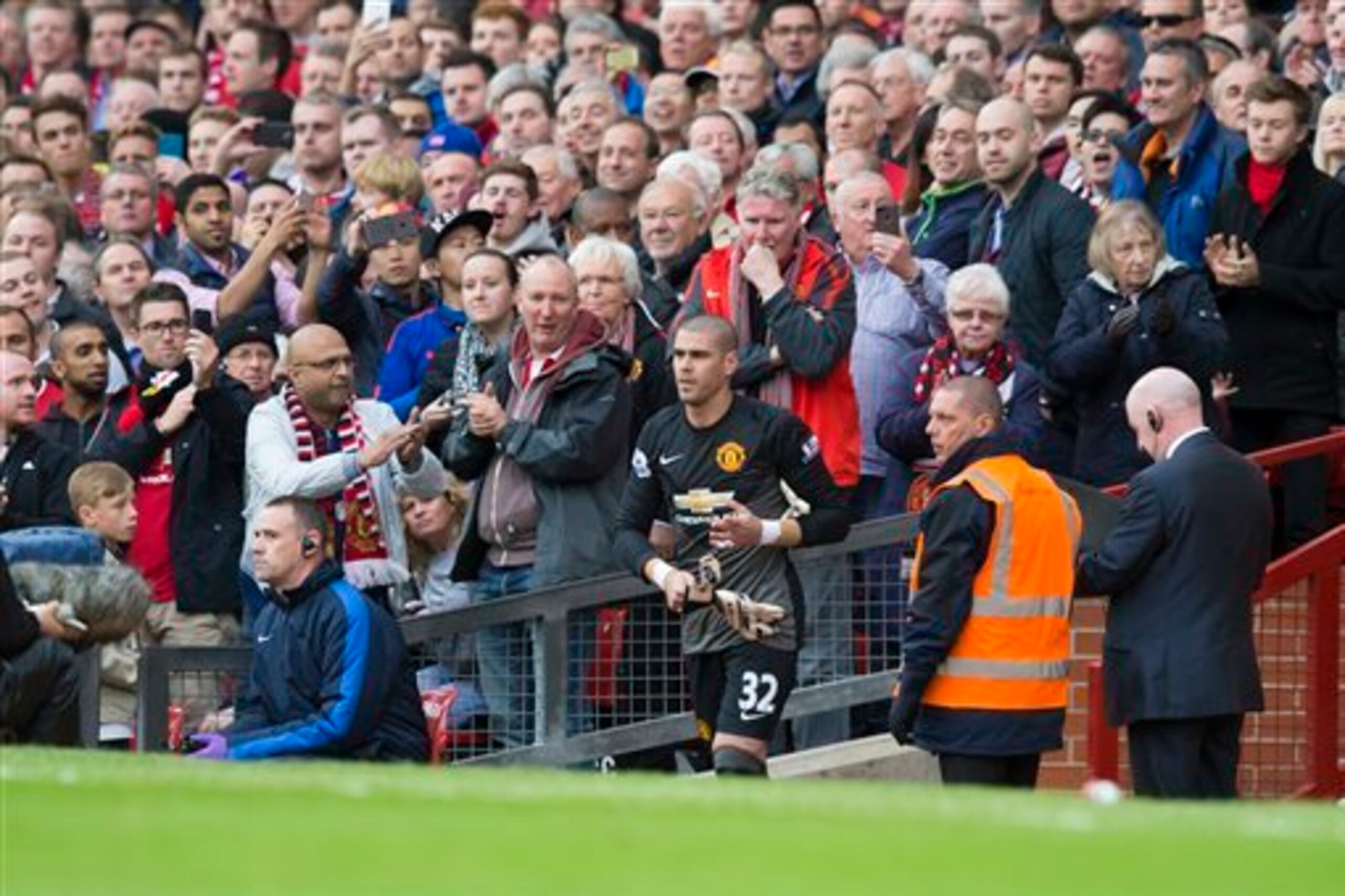 Is Valdes set to leave Old Trafford this summer? Is Valdes set to leave Old Trafford this summer?