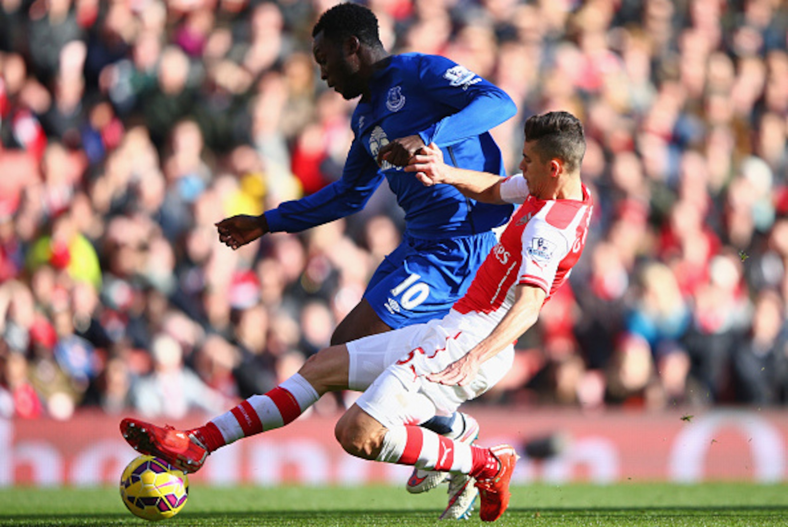LONDON, ENGLAND - MARCH 01:  Romelu Lukaku of Everton is tackled by Gabriel of Arsenal during the Barclays Premier League match between Arsenal and Everton at Emirates Stadium on March 1, 2015 in London, England.  (Photo by Ian Walton/Getty Images)