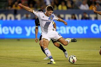 LOS ANGELES, CA - JULY 11:   Steven Gerrard #8 of the Los Angeles Galaxy takes a shot on goal against Club America in the International Champions Cup 2015 at StubHub Center on July 11, 2015 in Los Angeles, California.  (Photo by Stephen Dunn/Getty Images)