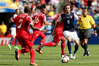 CHICAGO, IL - JULY 28:  Mix Diskerud #8 of the United States moves to challenge Leonel Parris #2 of Panama during the CONCACAF Gold Cup final match at Soldier Field on July 28, 2013 in Chicago, Illinois. The United States defeated Panama 1-0.  (Photo by J