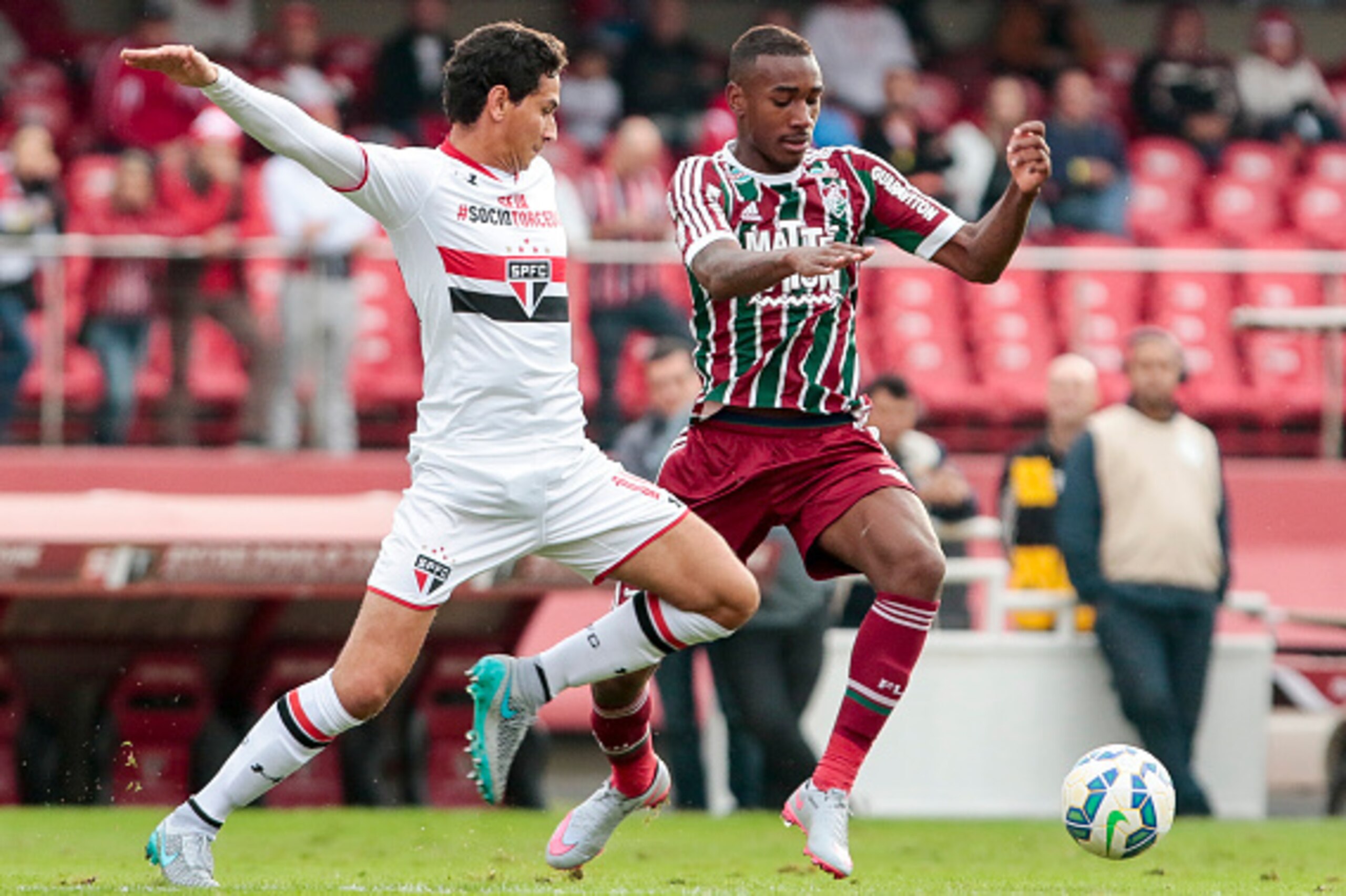 SAO PAULO, BRAZIL - JULY 05: PH Ganso (L) of Sao Paulo fights for the ball with Gerson of Fluminense, during a match between Sao Paulo v Fluminense of Brasileirao Series A 2015 at Morumbi Stadium on July 05, 2015 in Sao Paulo, Brazil. (Photo by Miguel Sch