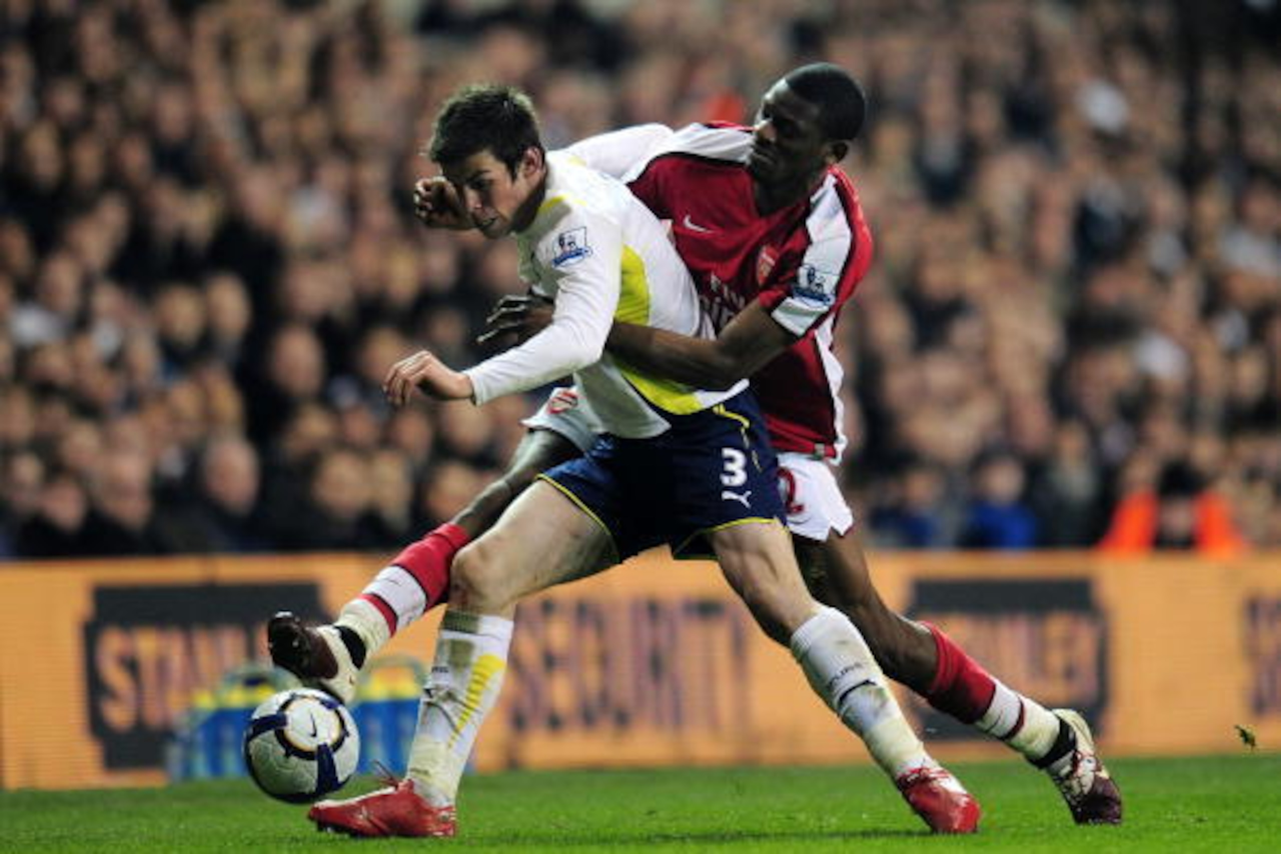 LONDON, ENGLAND - APRIL 14: Abou Diaby of Arsenal challenges Gareth Bale of Tottenham Hotspur during the Barclays Premier League match between Tottenham Hotspur and Arsenal at White Hart Lane on April 14, 2010 in London, England. (Photo by Shaun Botteri LONDON, ENGLAND - APRIL 14: Abou Diaby of Arsenal challenges Gareth Bale of Tottenham Hotspur during the Barclays Premier League match between Tottenham Hotspur and Arsenal at White Hart Lane on April 14, 2010 in London, England. (Photo by Shaun Botteri