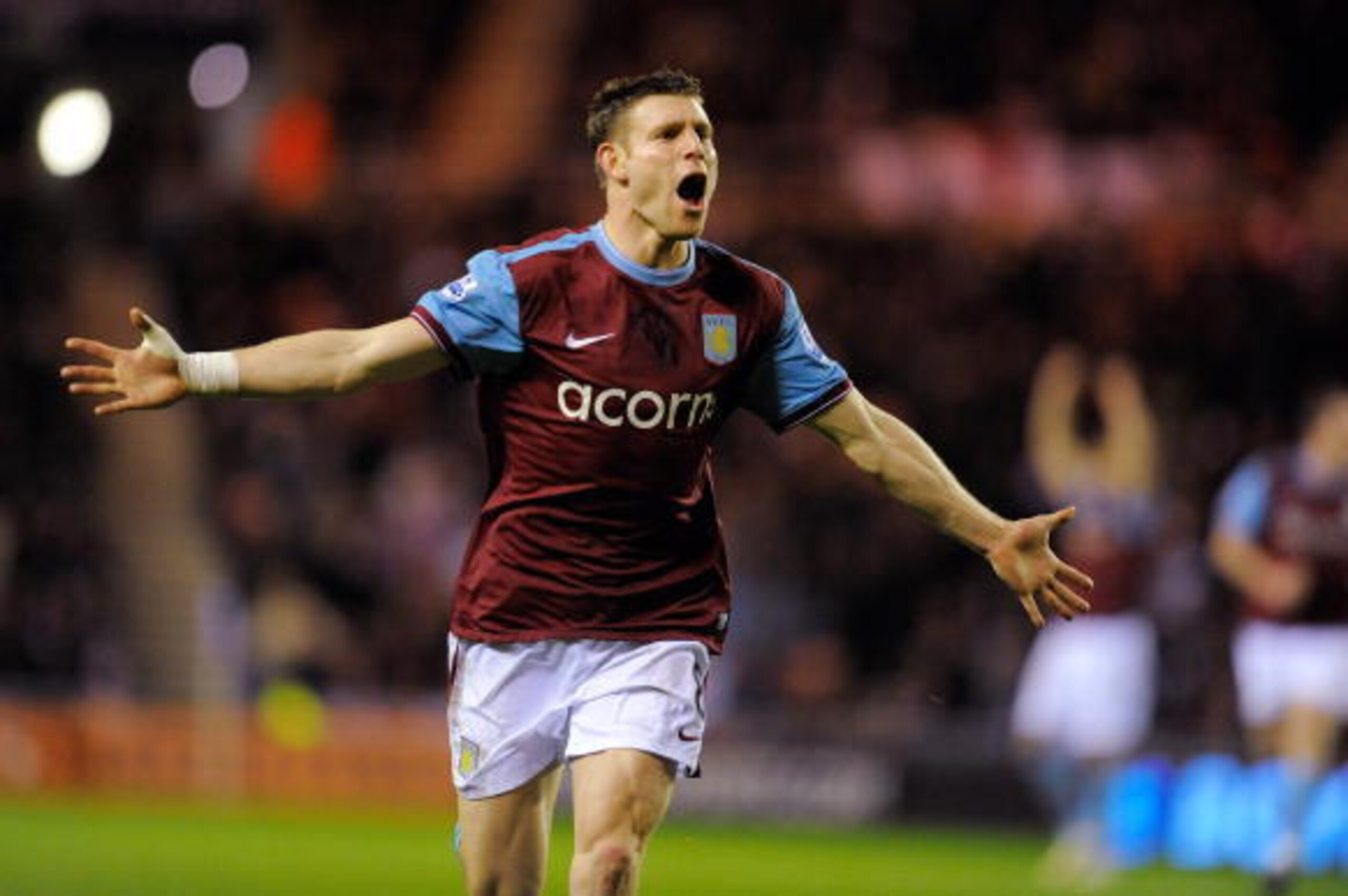 SUNDERLAND, ENGLAND - DECEMBER 15: James Milner of Aston Villa celebrates scoring during the Barclays Premier League match between Sunderland and Aston Villa at the Stadium of Light on December 15, 2009 in Sunderland, England.  (Photo by Michael Regan/Get