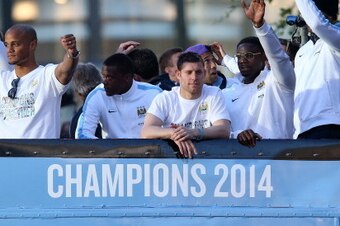MANCHESTER, ENGLAND - MAY 12:  Joe Hart, Vincent Kompany and James Milner applaud during the Manchester City Premier League victory parade on May 12, 2014 in Manchester, England.  (Photo by Jan Kruger/Getty Images)