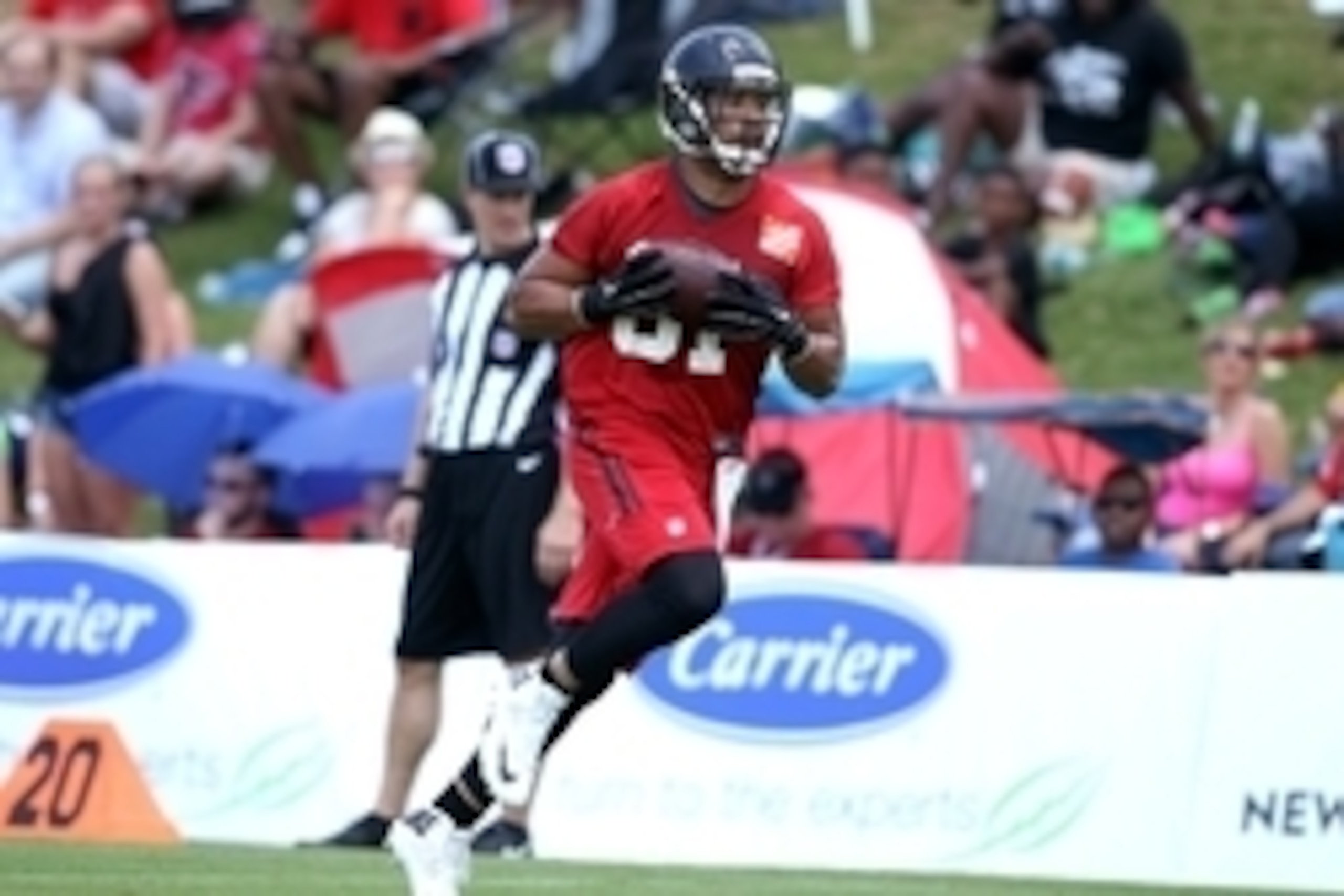 Jun 17, 2015; Atlanta, GA, USA; Atlanta Falcons tight end Tony Moeaki (81) runs after a catch during minicamp at Falcons Training Facility. Mandatory Credit: Brett Davis-USA TODAY Sports Jun 17, 2015; Atlanta, GA, USA; Atlanta Falcons tight end Tony Moeaki (81) runs after a catch during minicamp at Falcons Training Facility. Mandatory Credit: Brett Davis-USA TODAY Sports