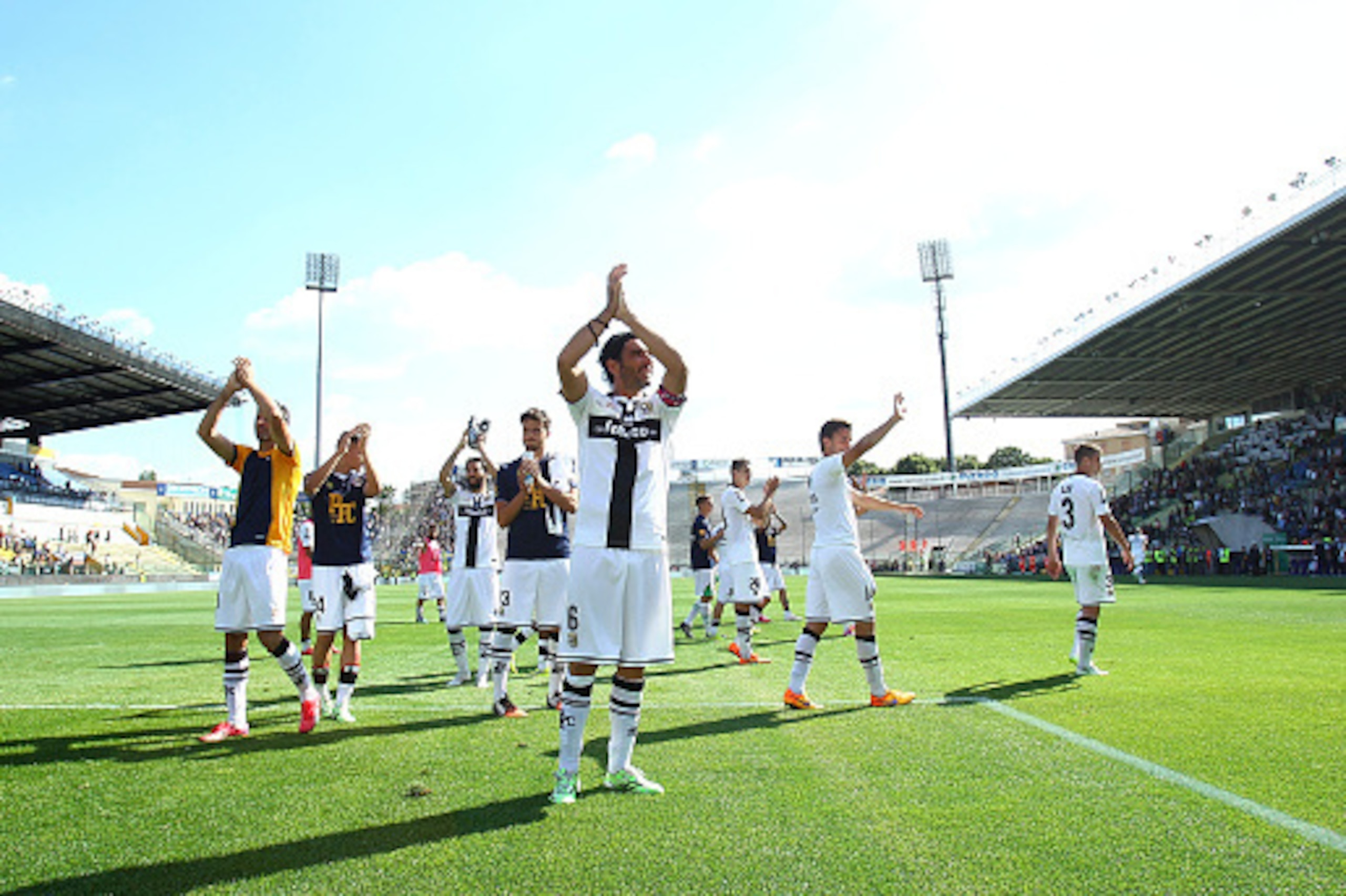 PARMA, ITALY - MAY 24:  The Parma FC players salute the fans at the end of Serie A match between Parma FC and Hellas Verona FC at Stadio Ennio Tardini on May 24, 2015 in Parma, Italy.  (Photo by Marco Luzzani/Getty Images)
