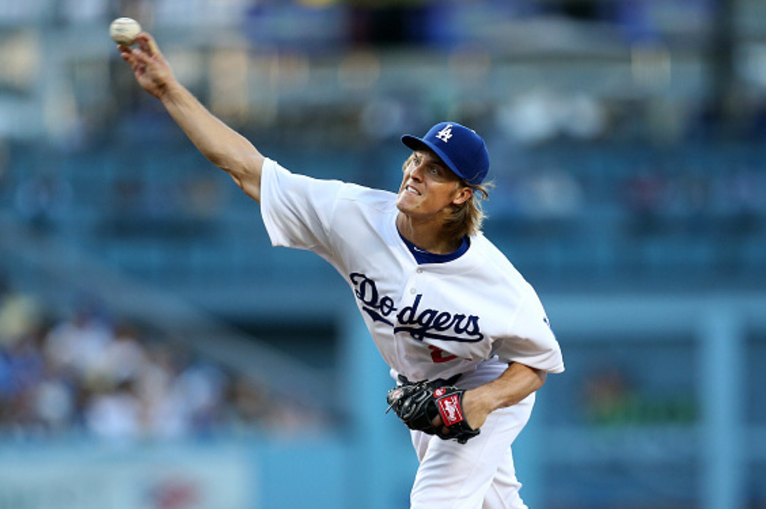 LOS ANGELES, CA - JULY 09: Zack Greinke #21 of the Los Angeles Dodgers throws a pitch against the Philadelphia Phillies at Dodger Stadium on July 9, 2015 in Los Angeles, California.  (Photo by Stephen Dunn/Getty Images)