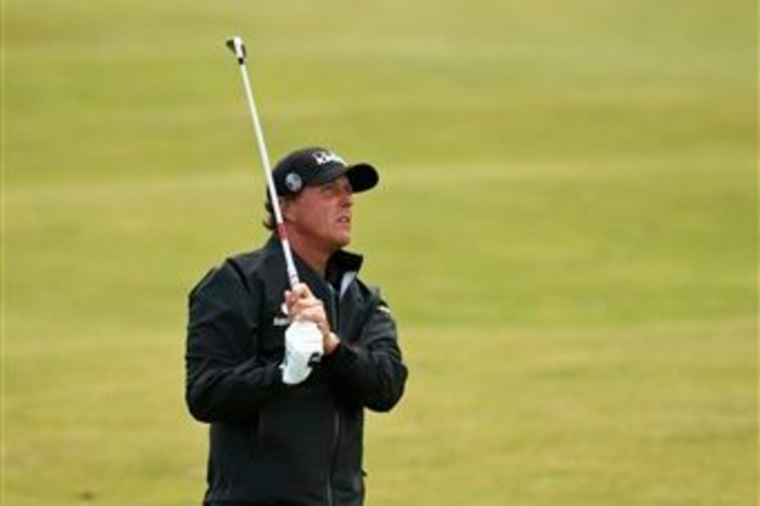 A couple of bogeys sapped Mickelson's early momentum.
