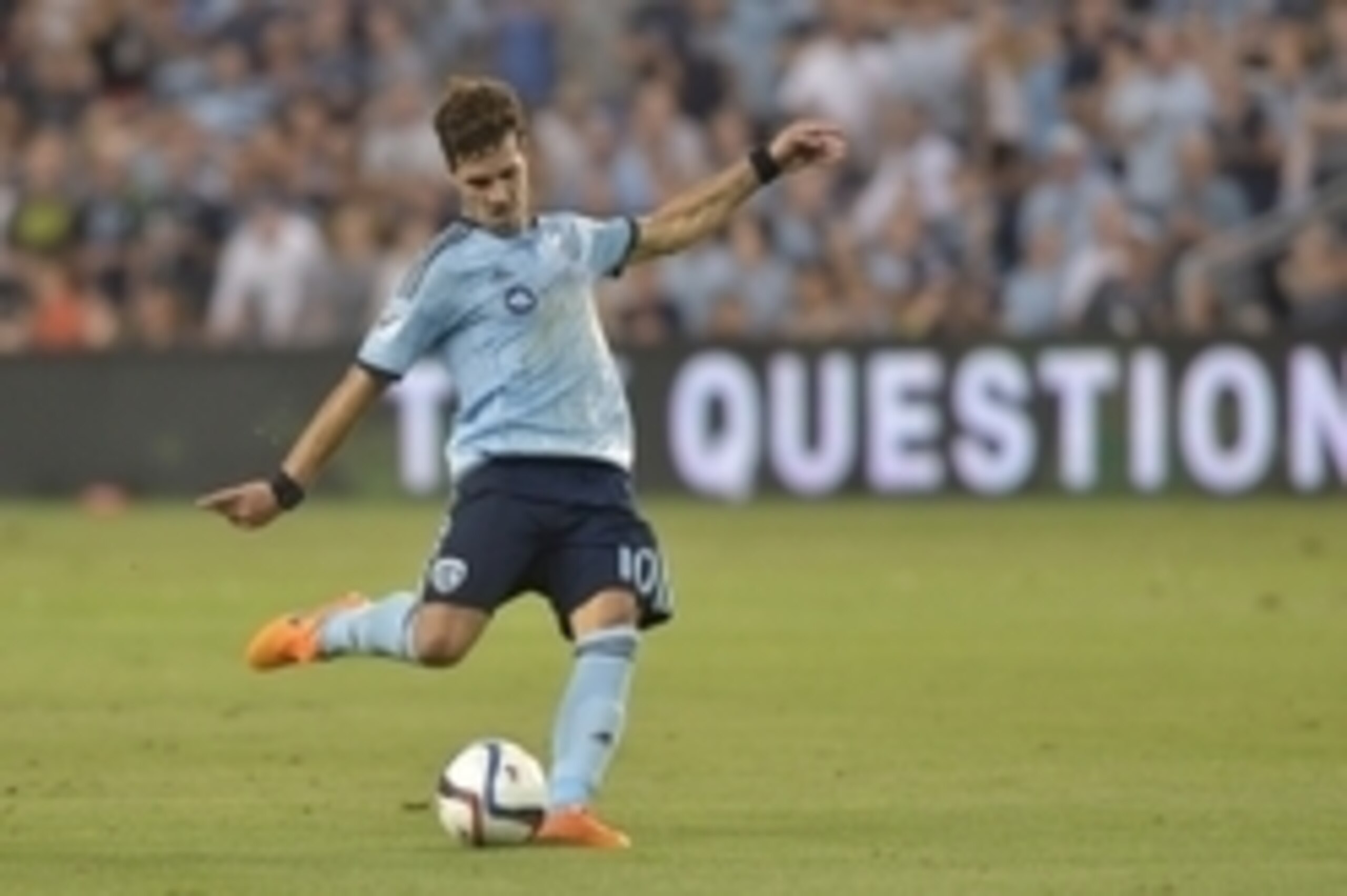 Jul 18, 2015; Kansas City, KS, USA; Sporting KC midfielder Benny Feilhaber (10) kicks a shot on goal during the second half of the match against the Montreal Impact at Sporting Park. Sporting won 2-1. Mandatory Credit: Denny Medley-USA TODAY Sports Jul 18, 2015; Kansas City, KS, USA; Sporting KC midfielder Benny Feilhaber (10) kicks a shot on goal during the second half of the match against the Montreal Impact at Sporting Park. Sporting won 2-1. Mandatory Credit: Denny Medley-USA TODAY Sports