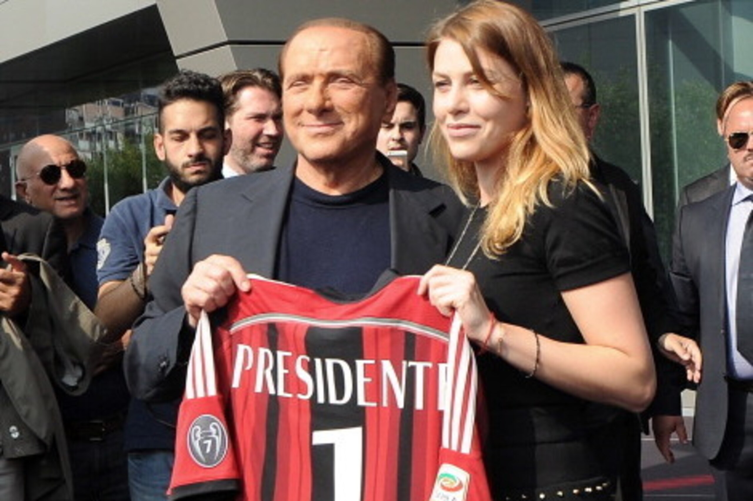 MILAN, ITALY - JUNE 06:  President of AC Milan Silvio Berlusconi and Barbara Berlusconi pose for a photo before the visit at AC Milan's Casa Milan on June 6, 2014 in Milan, Italy.  (Photo by Pier Marco Tacca/Getty Images)