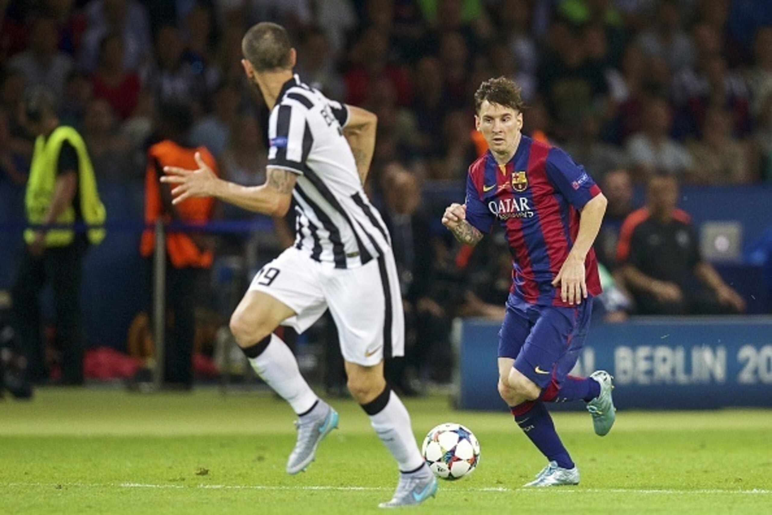 (L-R) Leonardo Bonucci of Juventus FC, Lionel Messi of FC Barcelona during the UEFA Champions League  final match between Barcelona and Juventus on June 6, 2015 at the Olympic stadium in Berlin, Germany.(Photo by VI Images via Getty Images)