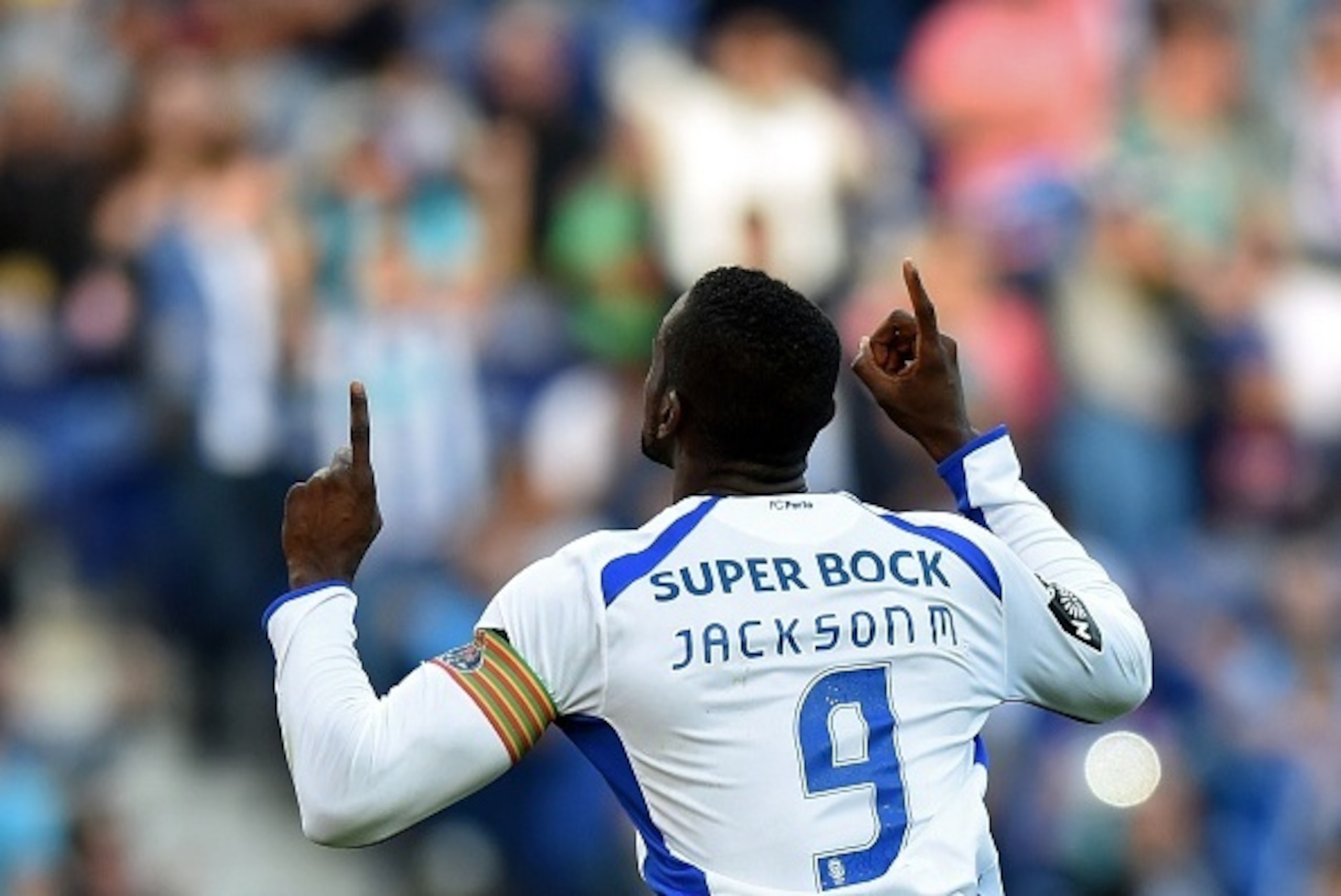 Porto's Colombian forward Jackson Martinez celebrates after scoring during the Portuguese league football match FC Porto vs Gil Vicente at the Dragao stadium in Porto on May 10, 2015.   AFP PHOTO/ FRANCISCO LEONG        (Photo credit should read FRANCISCO