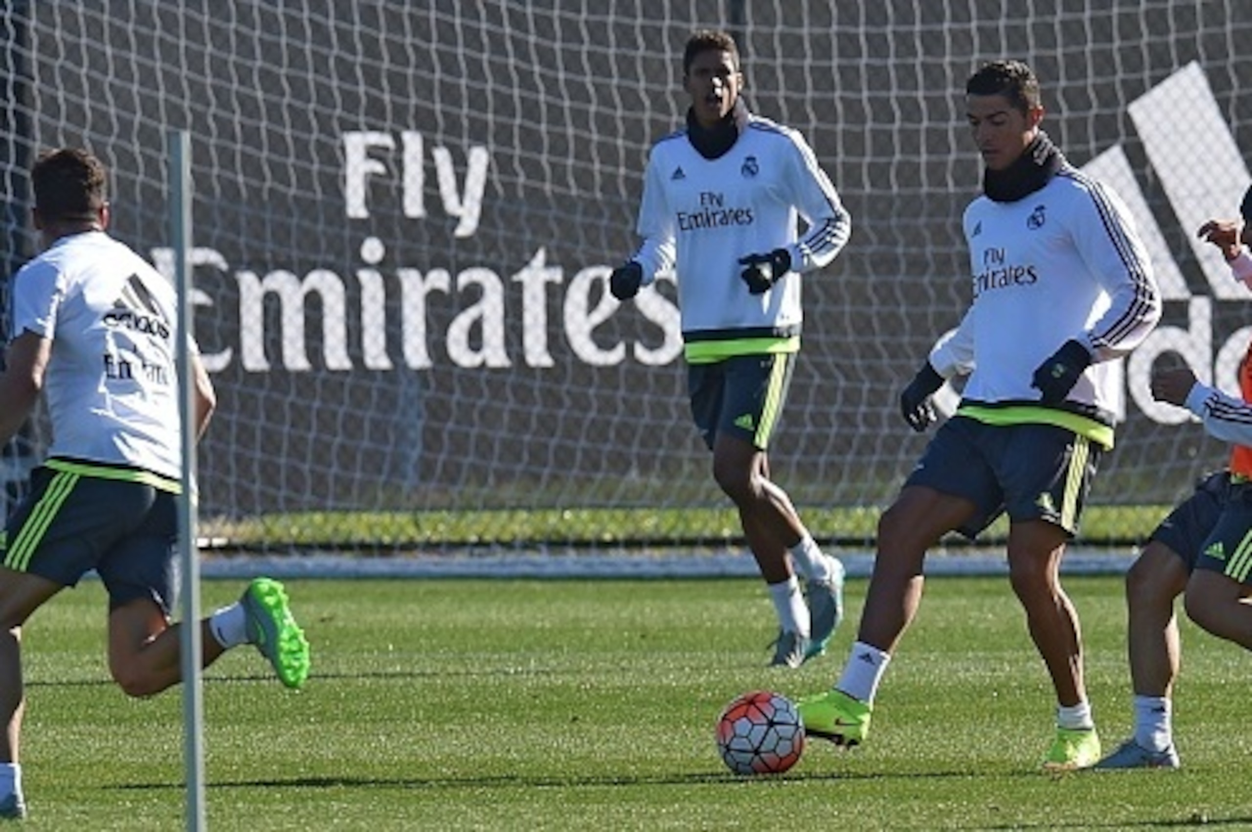 Real Madrid forward Cristiano Ronaldo (2nd R) vies for the ball with Luka Modra (R) during a team training session during the International Champions Cup tournament in Melbourne on July 20, 2015. AFP PHOTO / Paul CROCK -- IMAGE RESTRICTED TO EDITORIAL USE