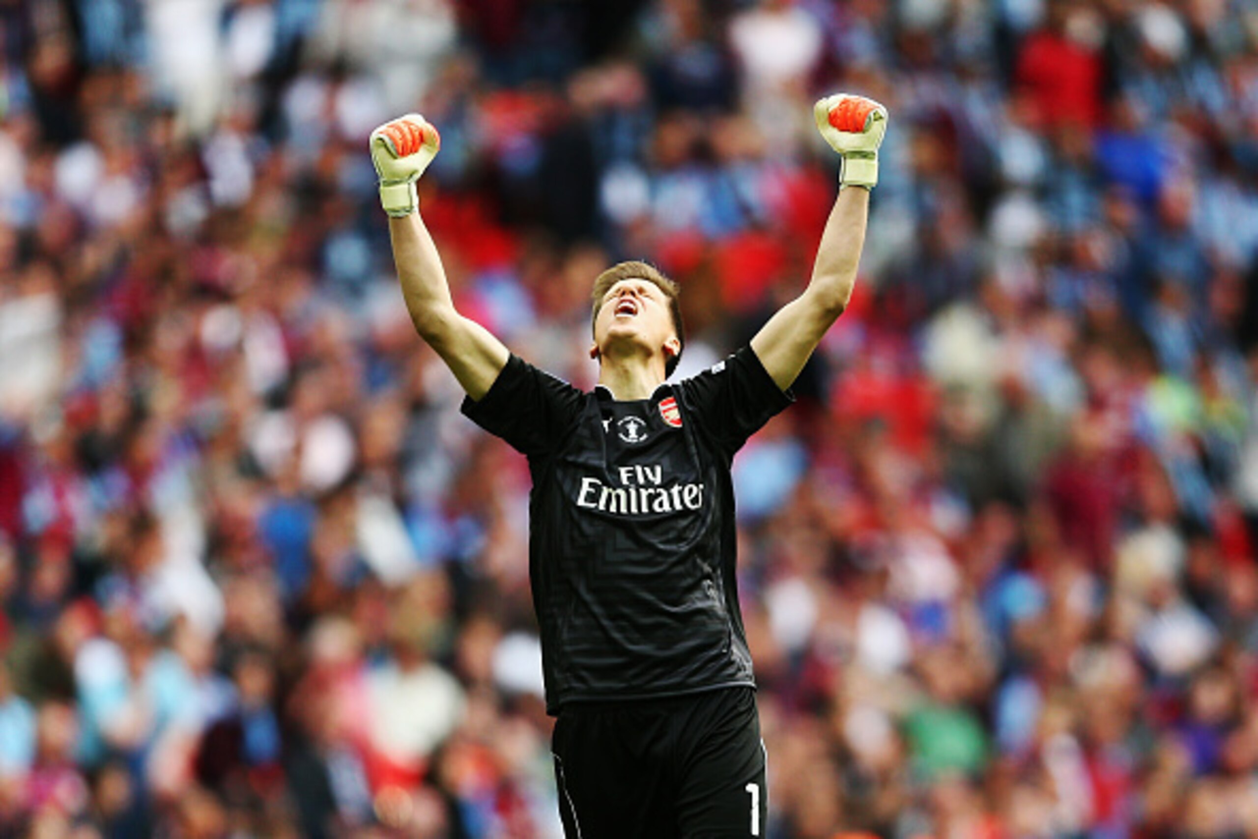 LONDON, ENGLAND - MAY 30: Wojciech Szczesny of Arsenal celebrates during the FA Cup Final between Aston Villa and Arsenal at Wembley Stadium on May 30, 2015 in London, England. (Photo by Paul Gilham/Getty Images) LONDON, ENGLAND - MAY 30: Wojciech Szczesny of Arsenal celebrates during the FA Cup Final between Aston Villa and Arsenal at Wembley Stadium on May 30, 2015 in London, England. (Photo by Paul Gilham/Getty Images)