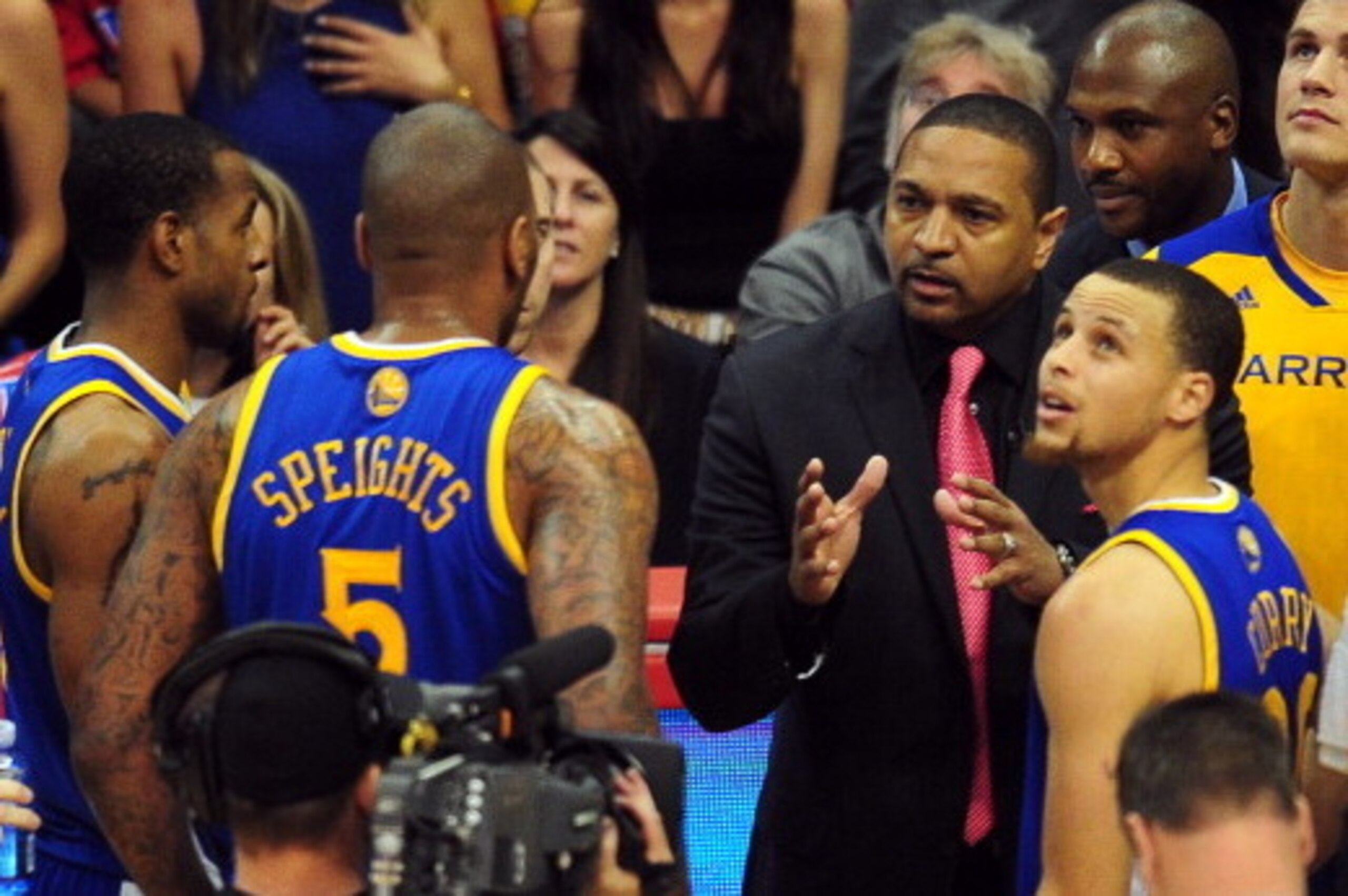 Golden State Warriors coach Mark Jackson has a word with his players between the action against the Los Angeles Clippers during game 7 of their NBA first round series on May 3, 2014 in Los Angeles, California. AFP PHOTO / Frederic J. BROWN (Photo Golden State Warriors coach Mark Jackson has a word with his players between the action against the Los Angeles Clippers during game 7 of their NBA first round series on May 3, 2014 in Los Angeles, California. AFP PHOTO / Frederic J. BROWN (Photo