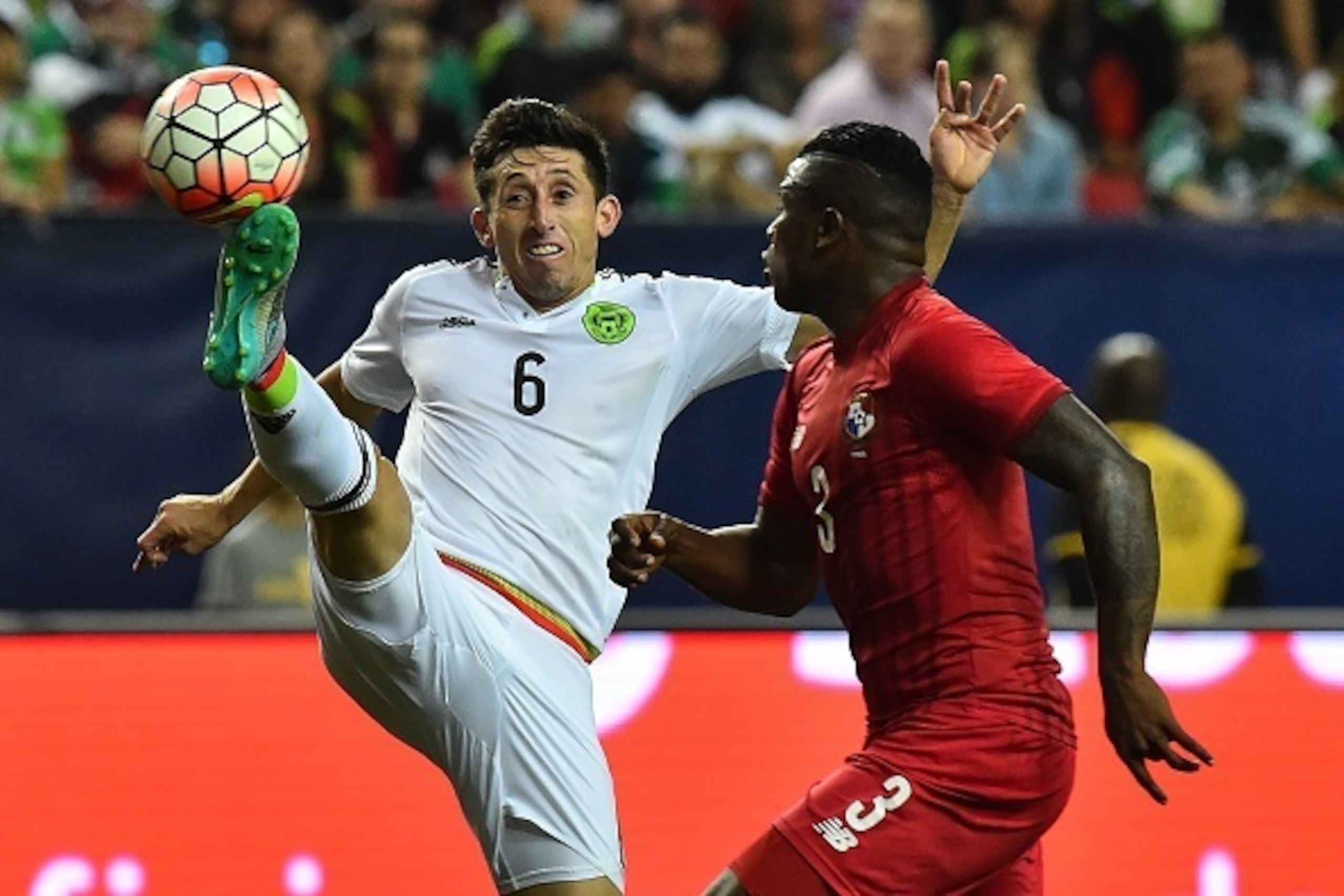 Mexico's Hector Herrera (L) controls the ball in front of Panama's Harold Cummings during a CONCACAF Gold Cup semifinal football match in Atlanta on July 22, 2015. AFP PHOTO/NICHOLAS KAMM (Photo credit should read NICHOLAS KAMM/AFP/Getty Images) Mexico's Hector Herrera (L) controls the ball in front of Panama's Harold Cummings during a CONCACAF Gold Cup semifinal football match in Atlanta on July 22, 2015. AFP PHOTO/NICHOLAS KAMM (Photo credit should read NICHOLAS KAMM/AFP/Getty Images)