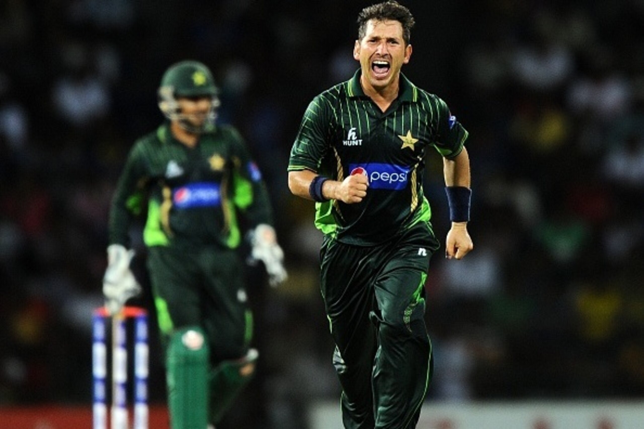 Pakistan cricketer Yasir Shah (R) celebrates after dismissing Sri Lanka's cricket captain Angelo Mathews during the third one day international (ODI) cricket match between Sri Lanka and Pakistan at the R. Premadasa International Cricket Stadium in Colombo