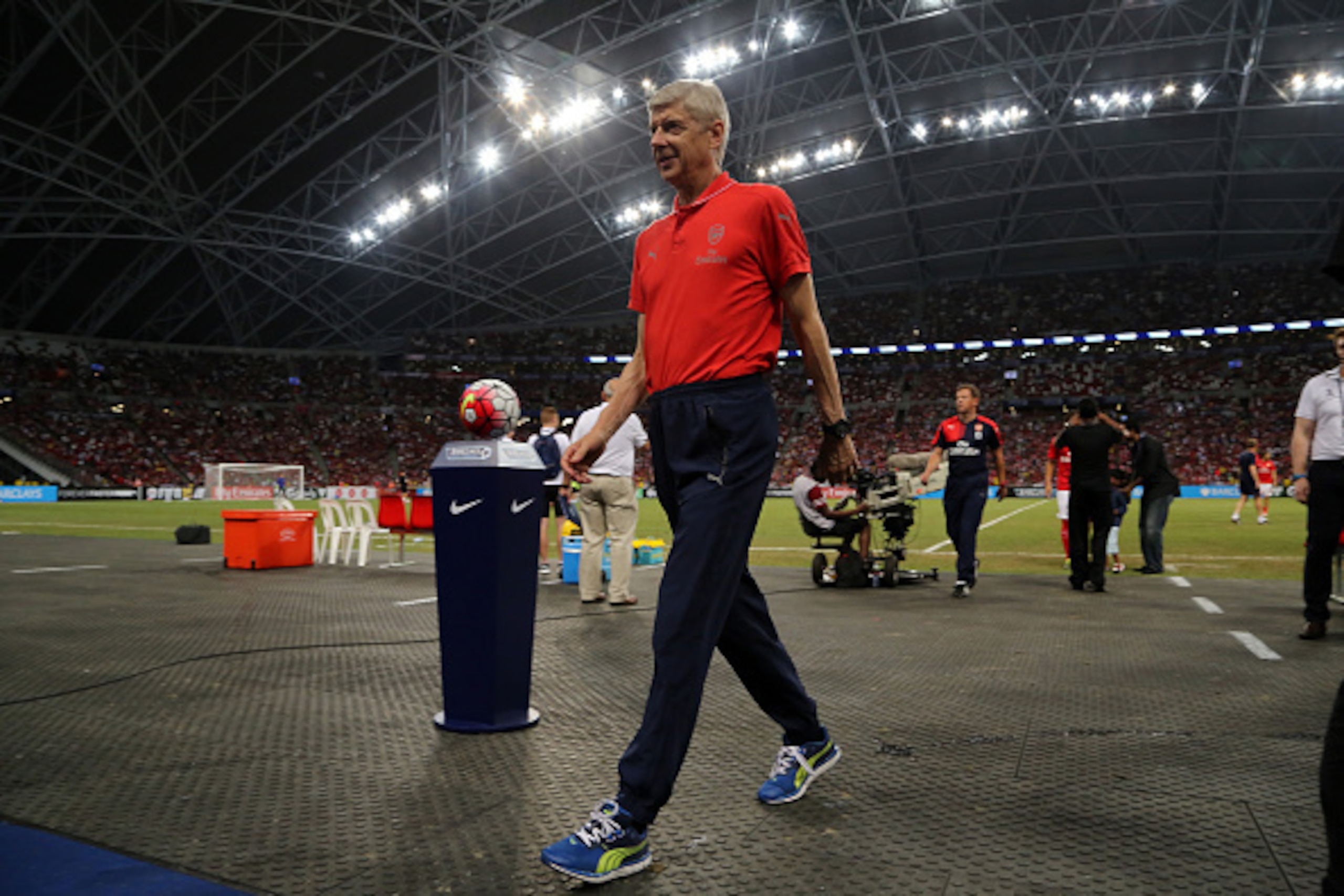 SINGAPORE - JULY 18: Arsene Wenger manager of Arsenal enters the field during the Barclays Asia Trophy final match between Arsenal and Everton at the National Stadium on July 18, 2015 in Singapore.  (Photo by Stanley Chou/Getty Images)