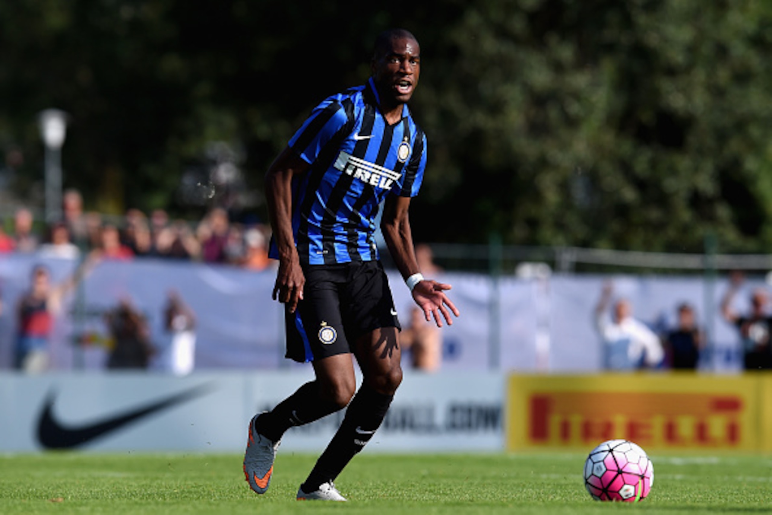 BRUNECK, ITALY - JULY 15:  Geoffrey Kondogbia of FC Internazionale in action during the preseason friendly match between  FC Internazionale and Carpi on July 15, 2015 in Bruneck, Italy.  (Photo by Claudio Villa - Inter/Getty Images)